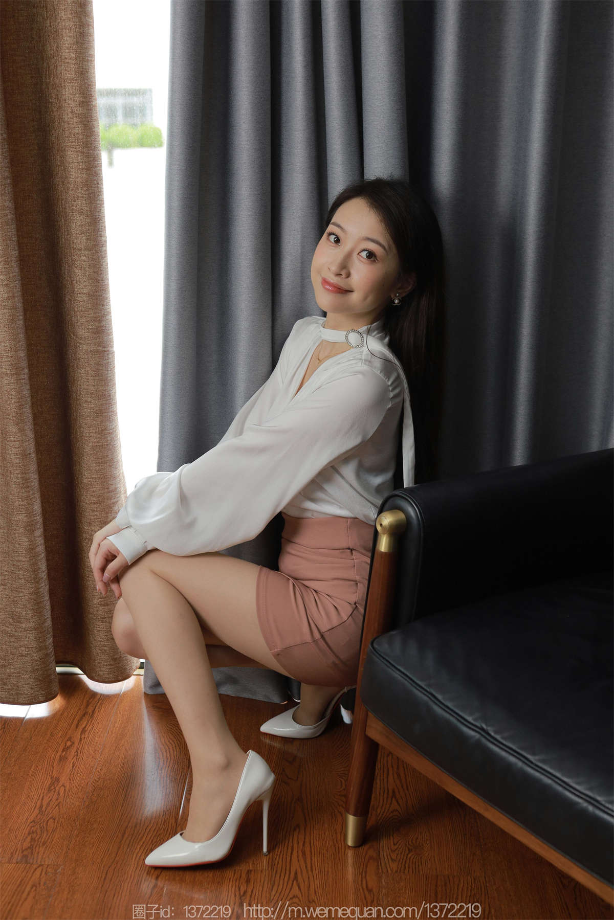 图片[2]-IESS异思趣向 2023.07.25 丝享家1489：小婕 粉色的温柔-日更街拍