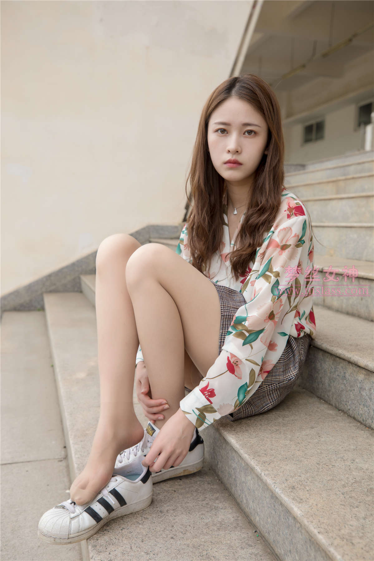 2019.05.20 魏婷婷 宿楼丝袜玉足女神-日更街拍