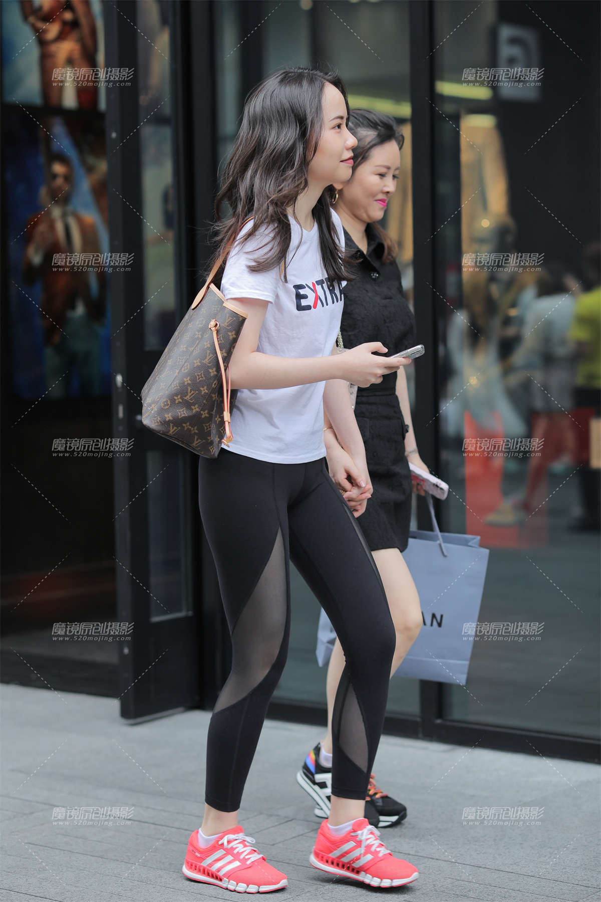 【凯恩赛贴】休闲运动裤小妹-日更街拍