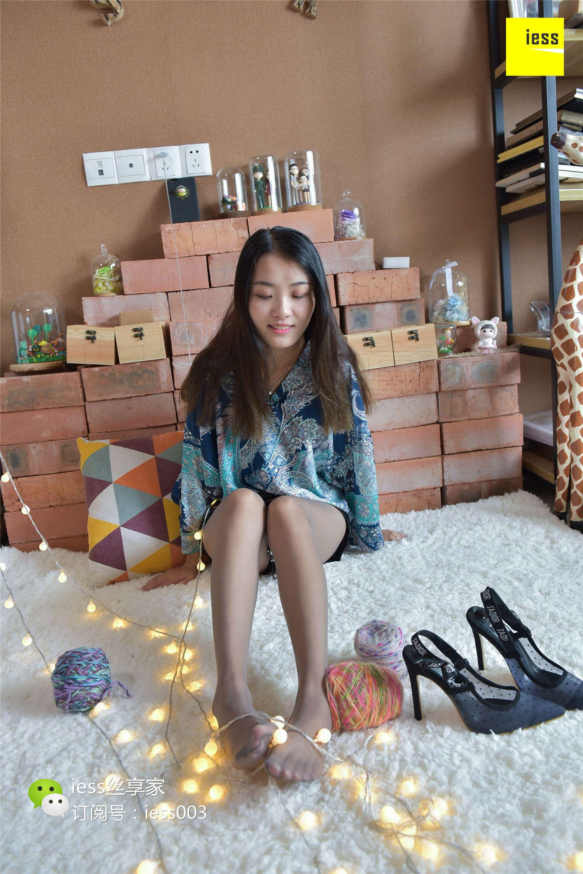 图片[2]-IESS异思趣向 丝享家097期：被缠绕的灰丝美脚婉萍-日更街拍