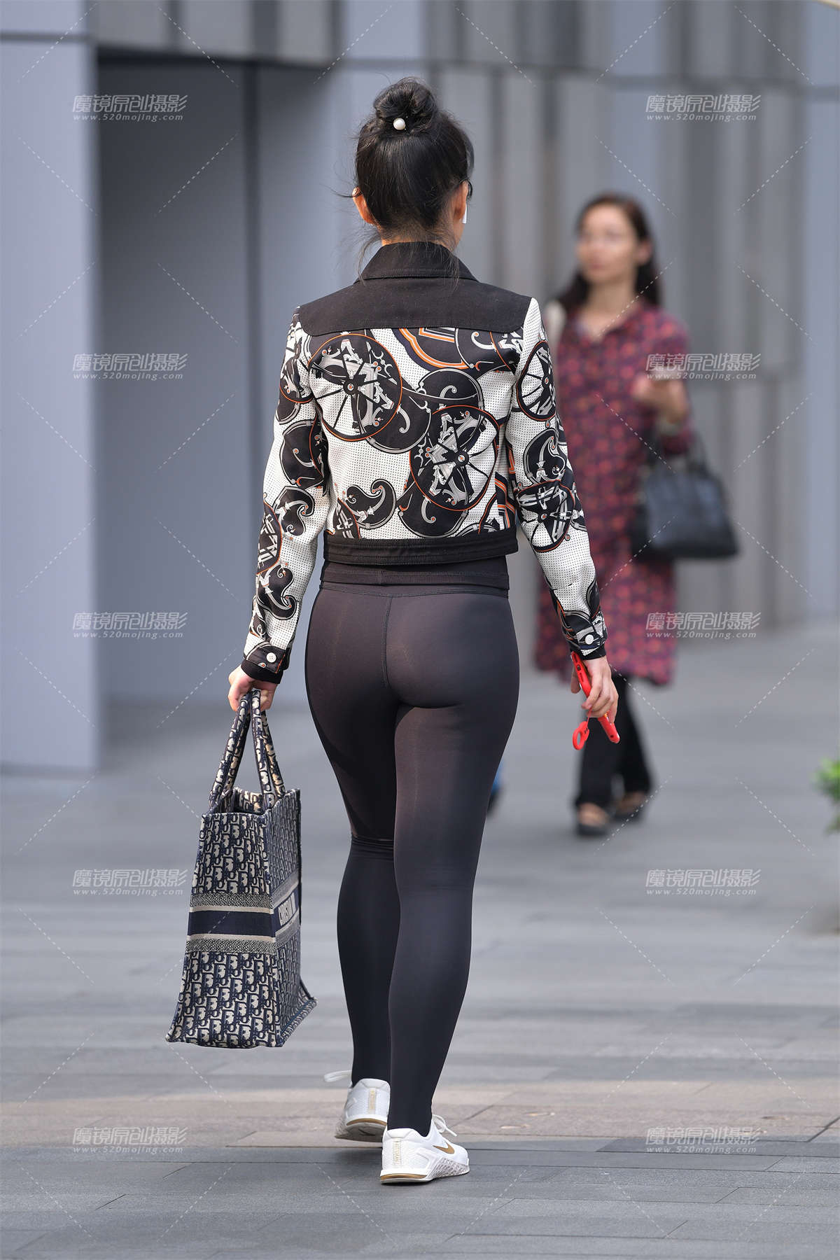 图片[2]-【视觉冲击赛贴】超紧身黑色瑜伽裤__-日更街拍