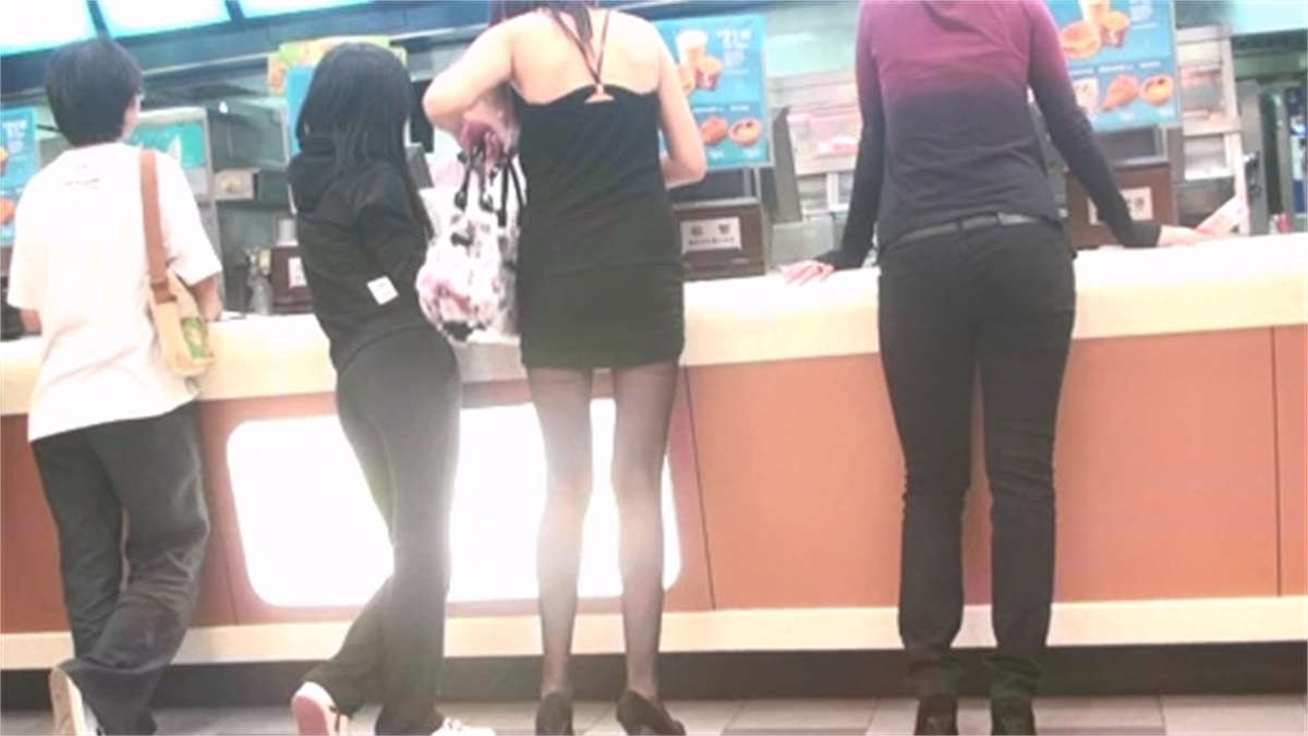 街拍极品高挑黑丝美女-日更街拍
