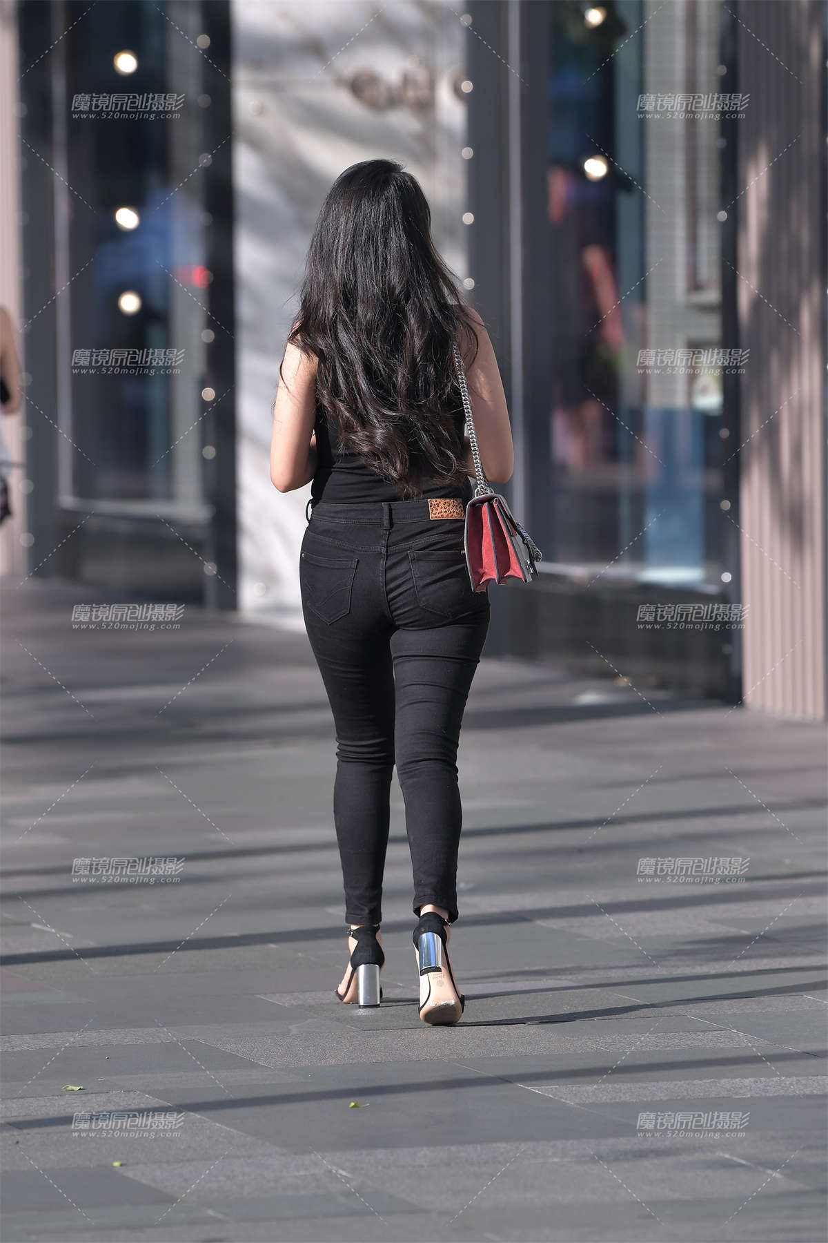 图片[2]-HEI色紧身__-日更街拍