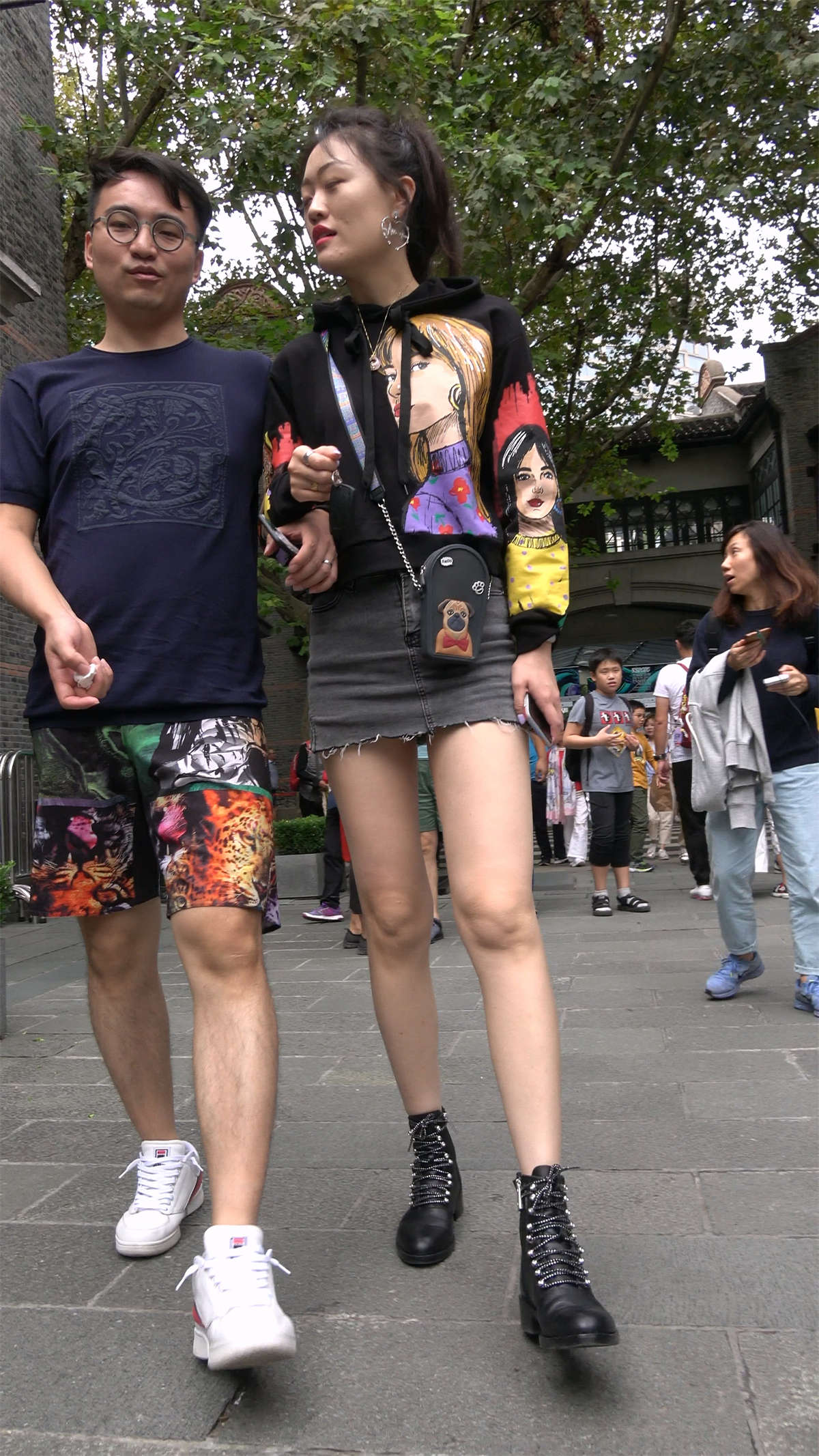 图片[2]-极品美腿牛仔裙美眉-日更街拍