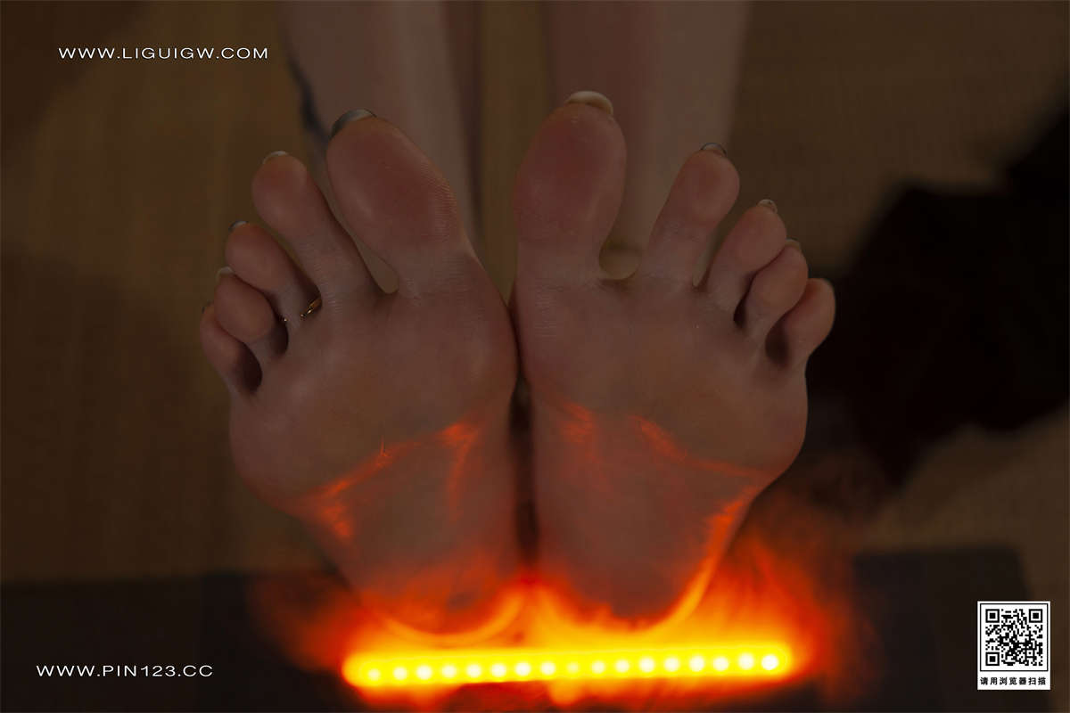 图片[2]-Ligui丽柜 2023.11.27 唇享欲足-私人定制 甜甜-日更街拍