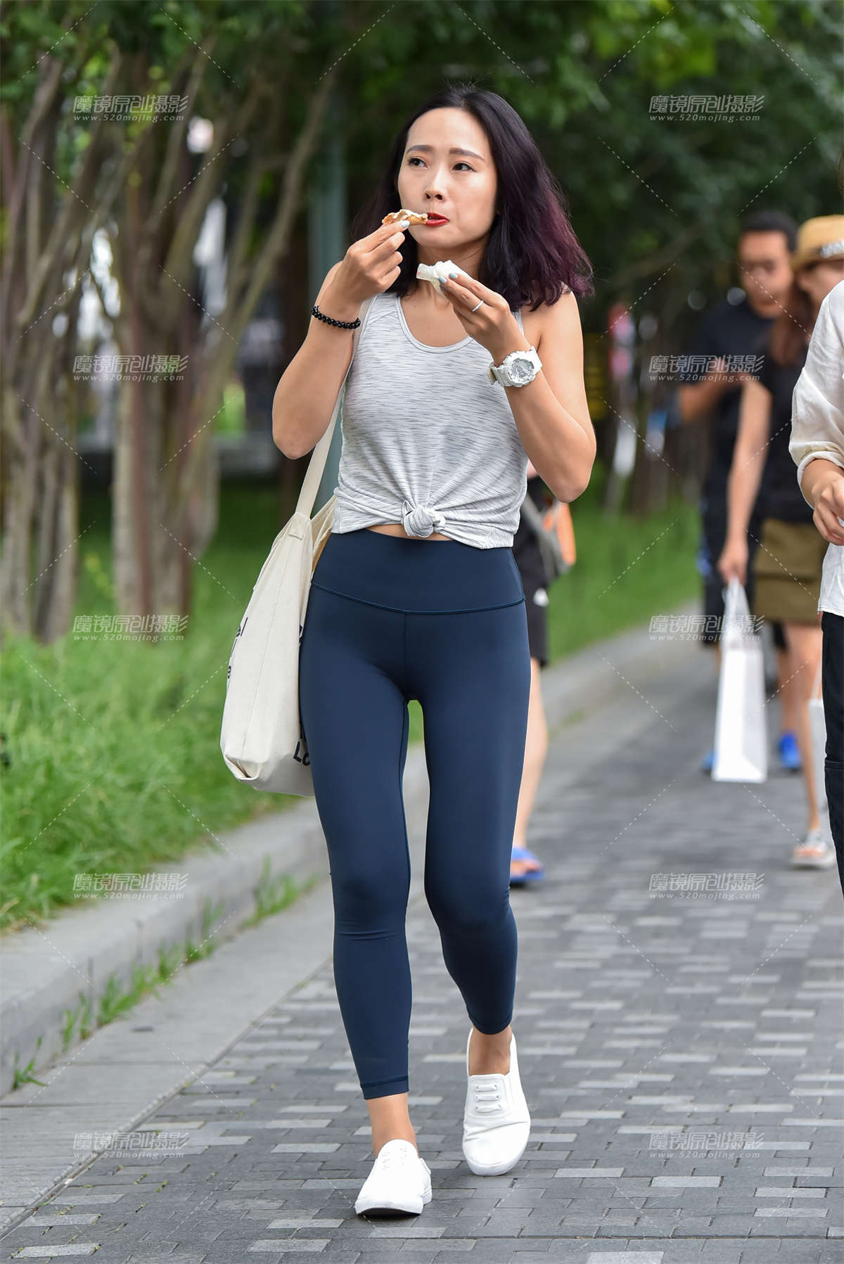 【赛德克赛帖】吃甜筒的瑜珈裤小妹-日更街拍