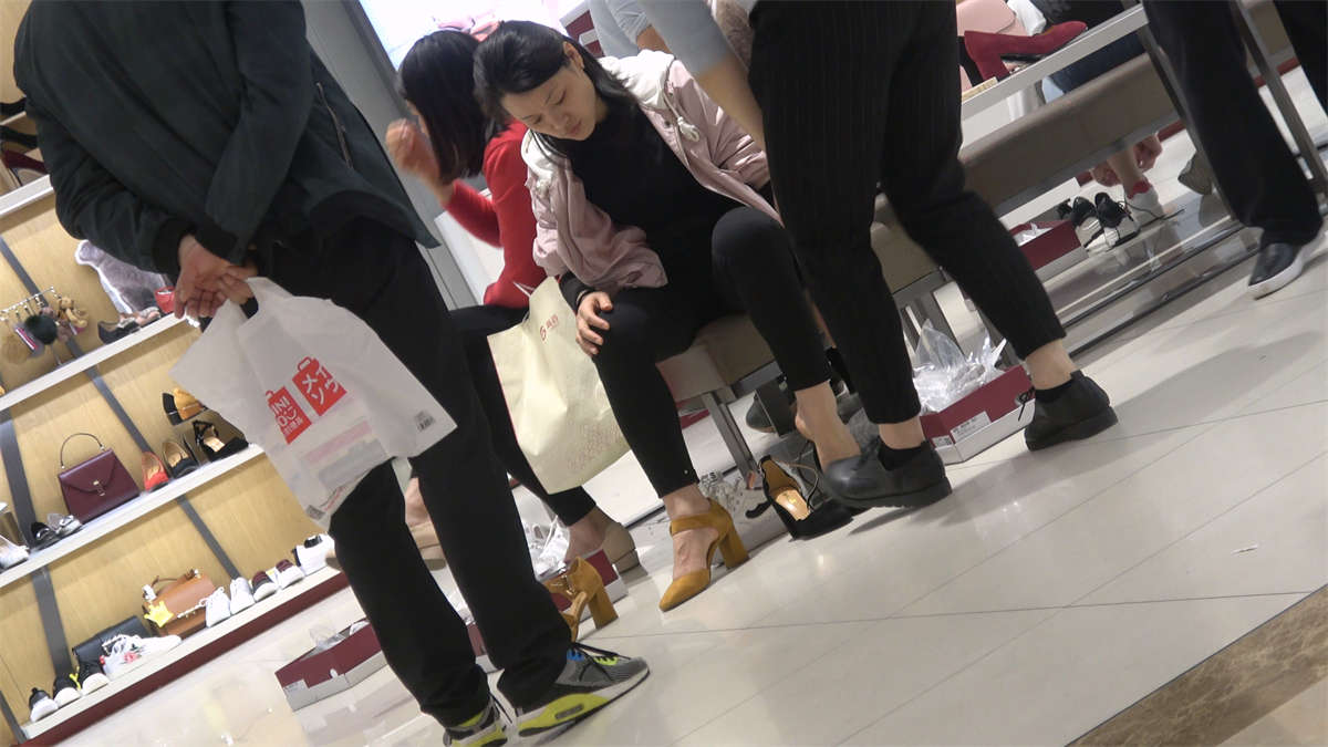 图片[2]-穿船袜的美女颇具看点-日更街拍