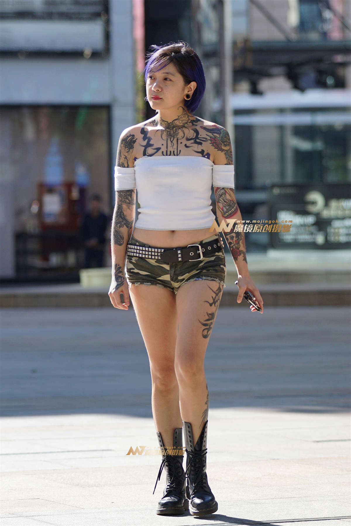 纹身女郎阳光下的月牙-日更街拍