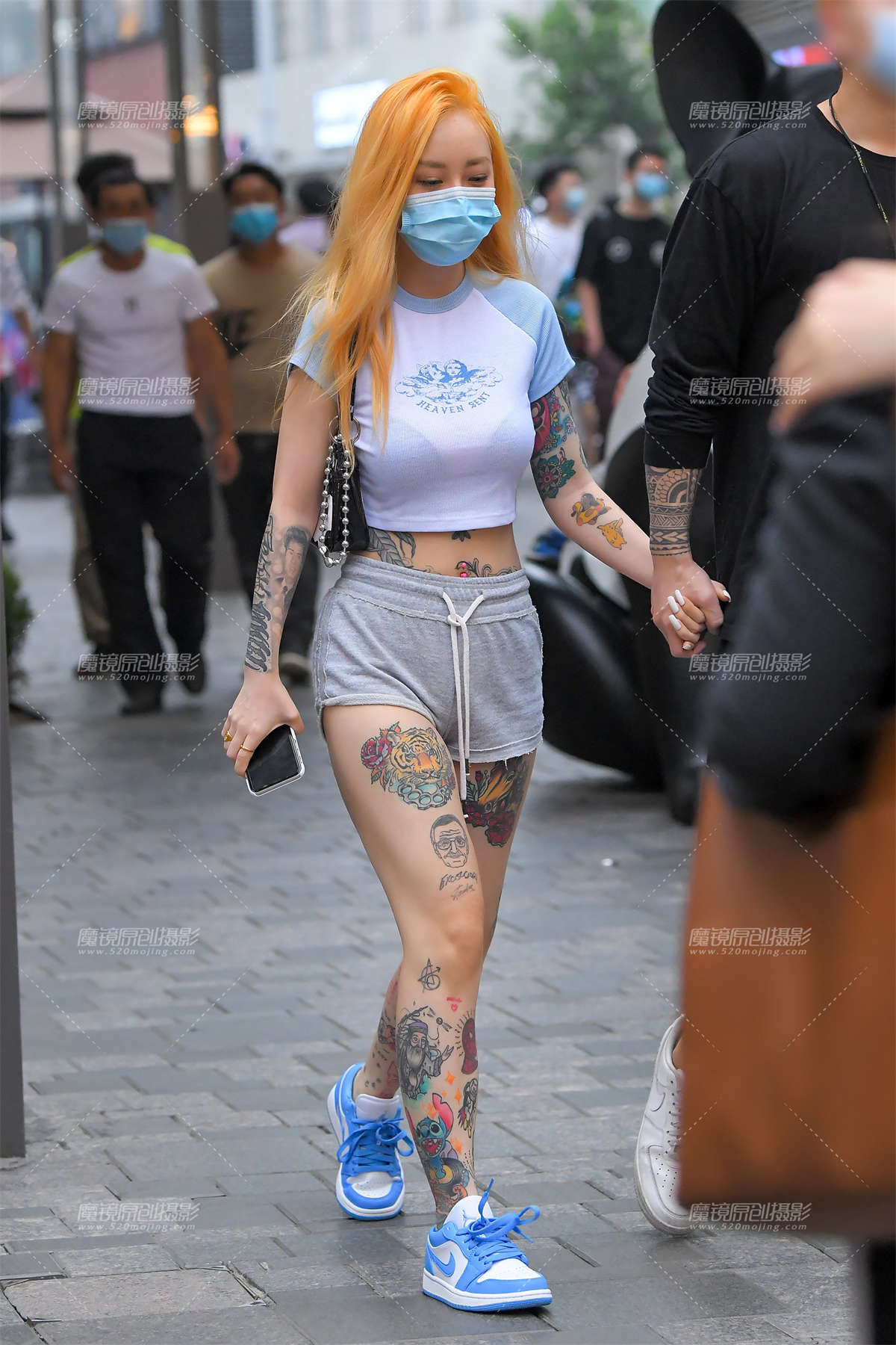 【赛德克赛帖】穿aj的花臂短裤美眉-日更街拍