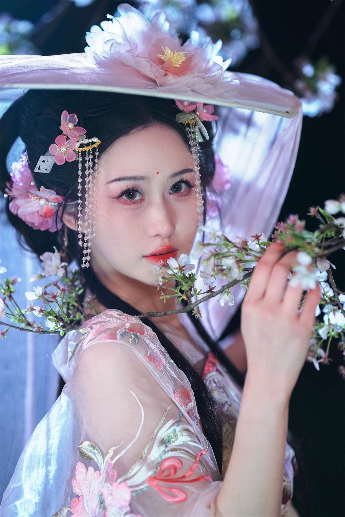 YITUYU艺图语 2023.04.13 花千树 娇娇-日更街拍