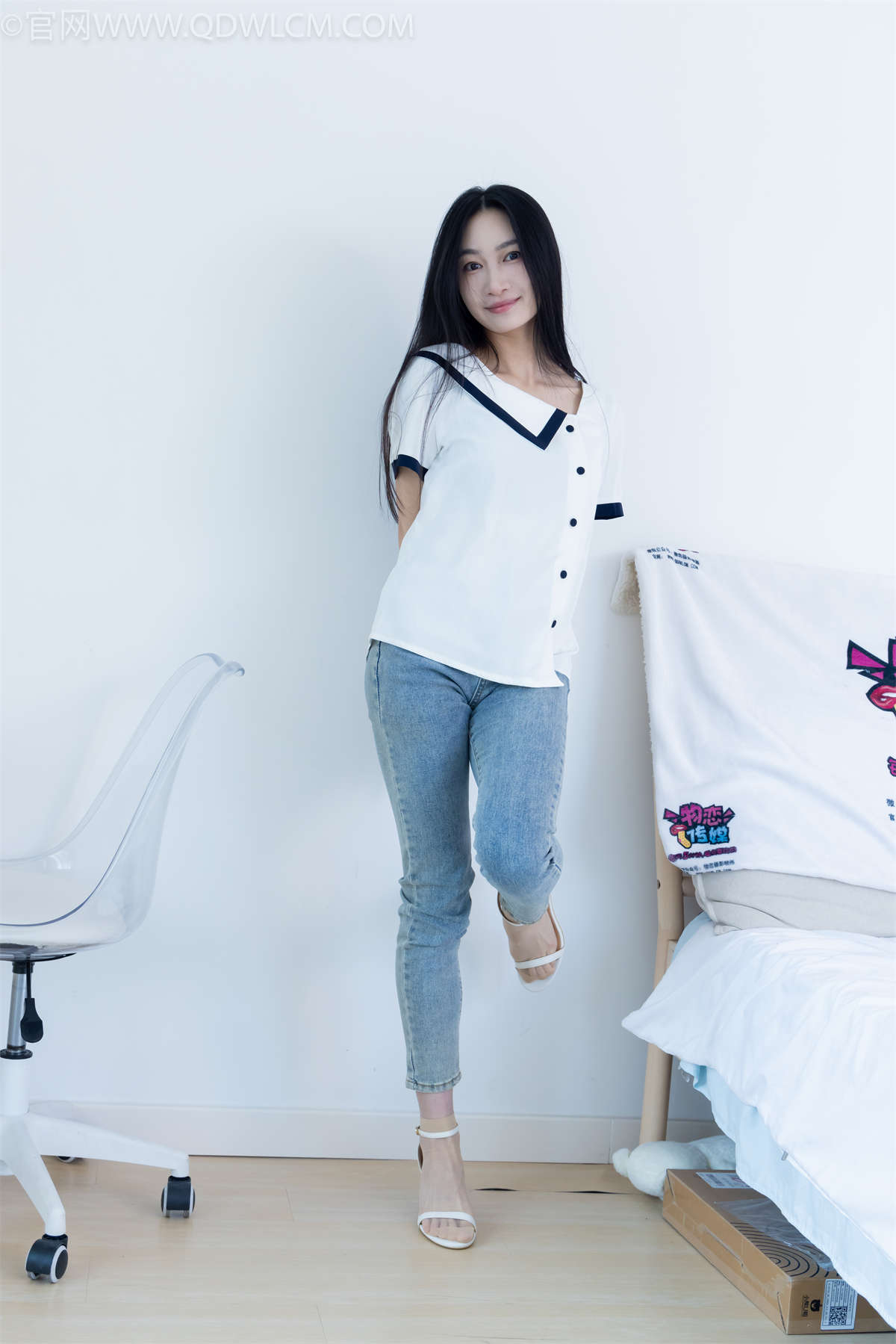 物恋传媒 NO.2280 小影-高跟凉鞋、短肉丝（脚尖加固款）-日更街拍