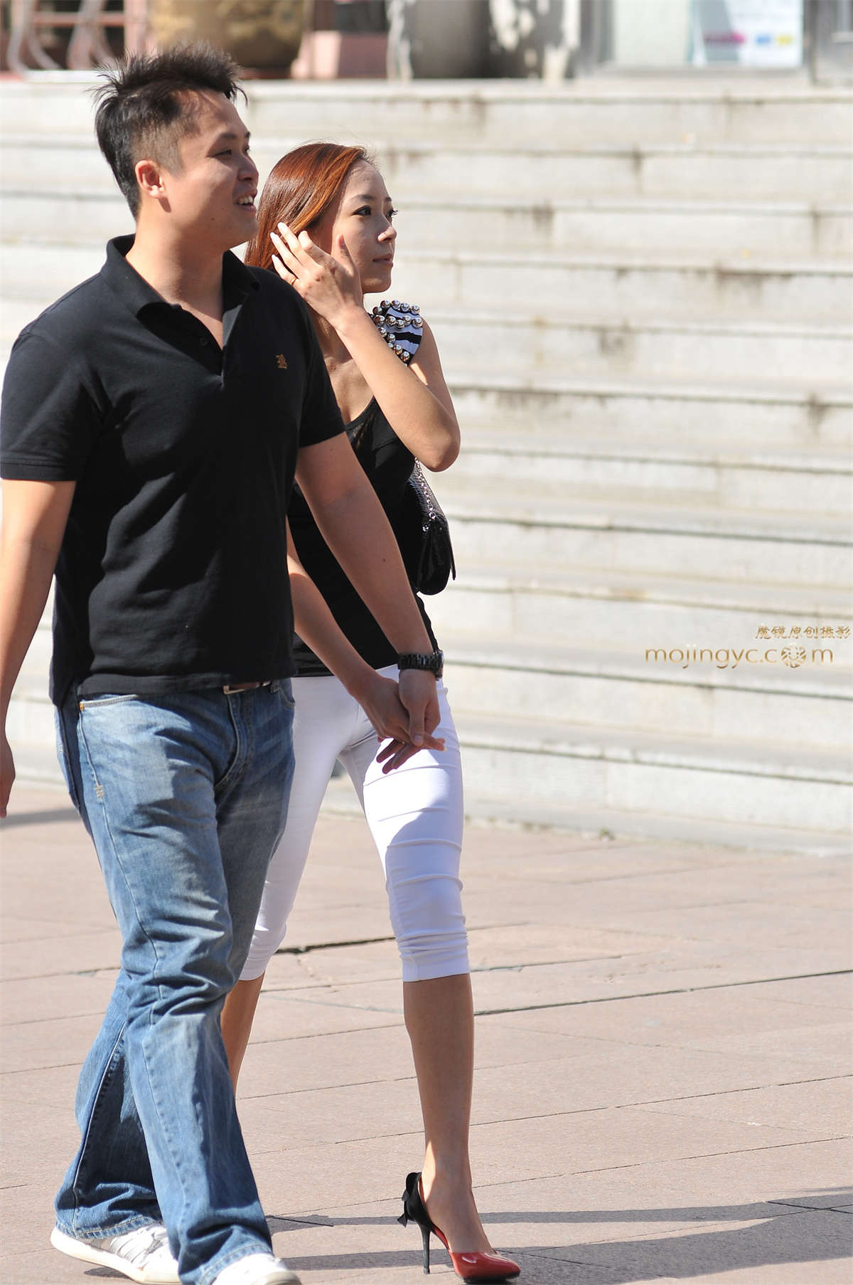 超紧白裤 诱人曲线 凸显内痕-日更街拍