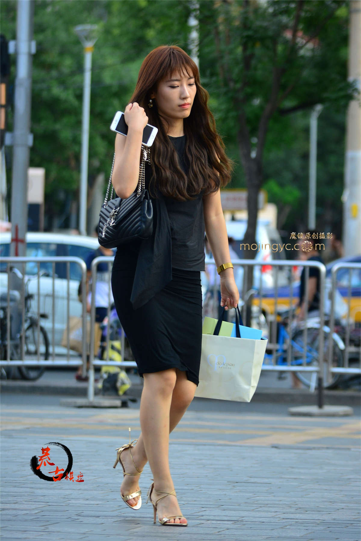 8-19 金色高跟鞋-日更街拍