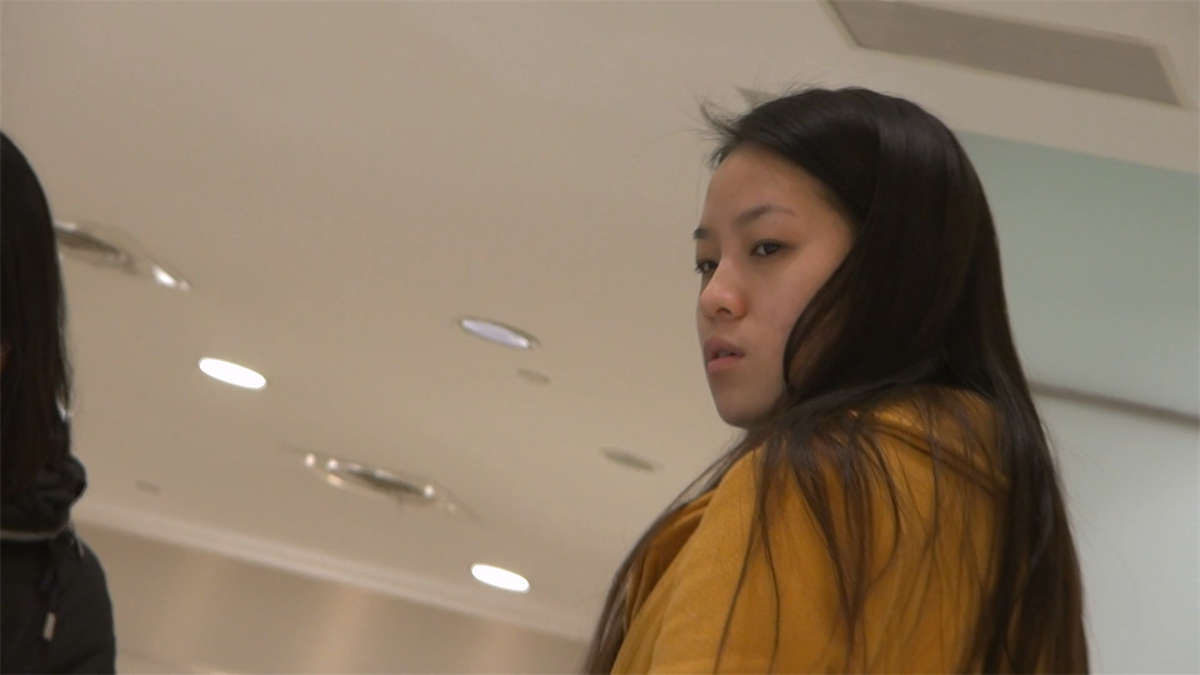 长发女孩的黑丝高跟-日更街拍