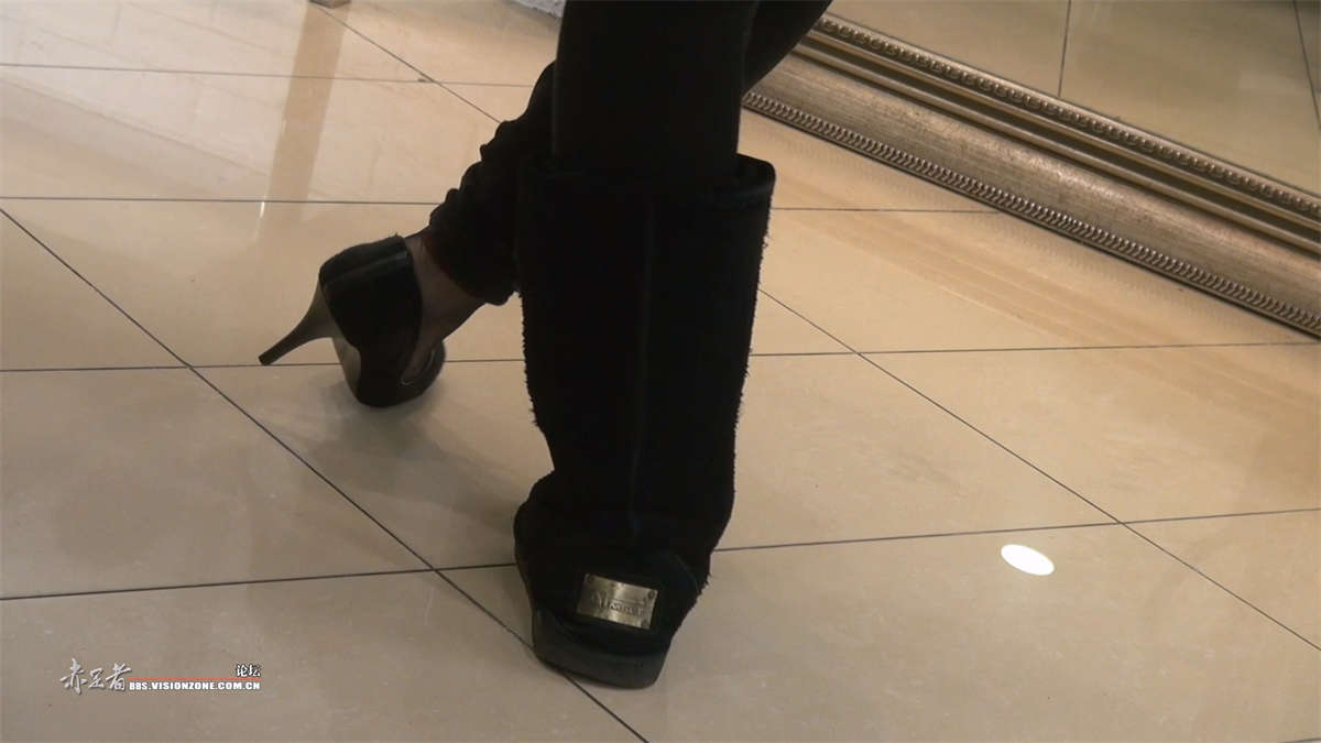 图片[2]-长发女孩的黑丝高跟-日更街拍