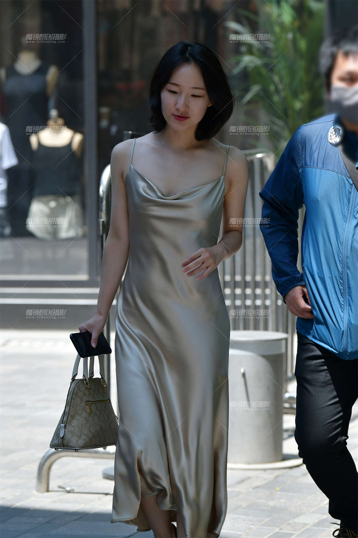 ★丝滑长裙美女-日更街拍