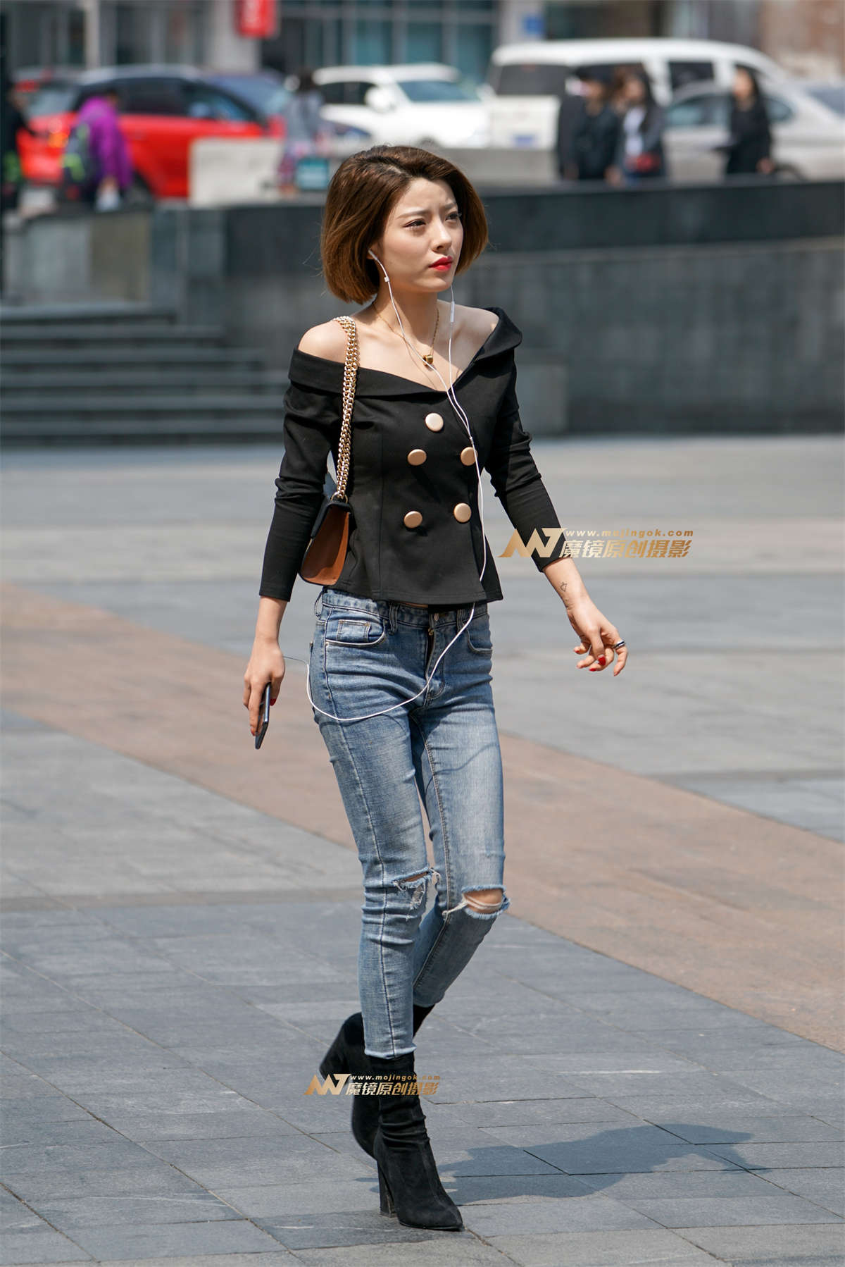 有颜值，身材很棒的小姐姐。-日更街拍