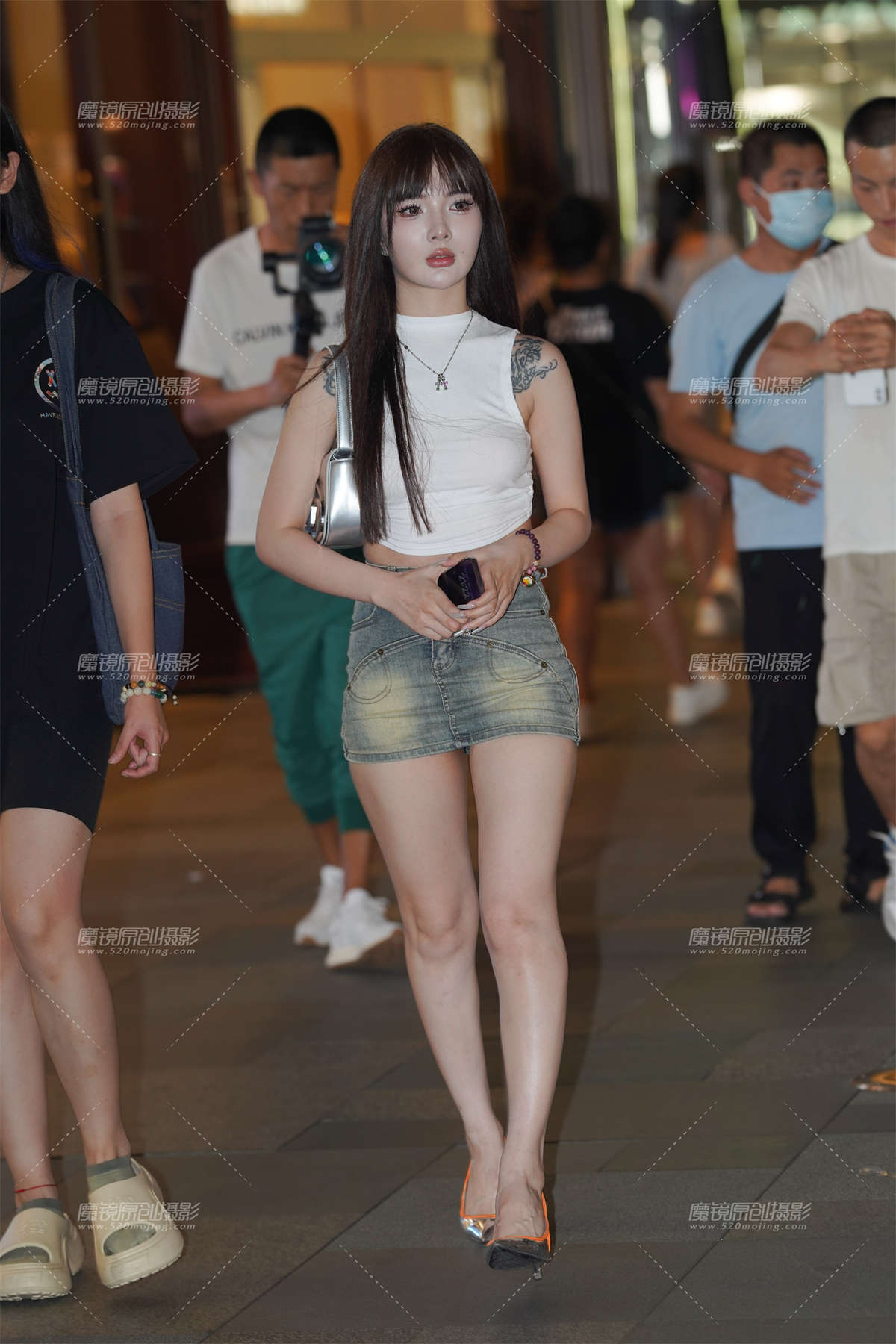短裙辣妈-日更街拍