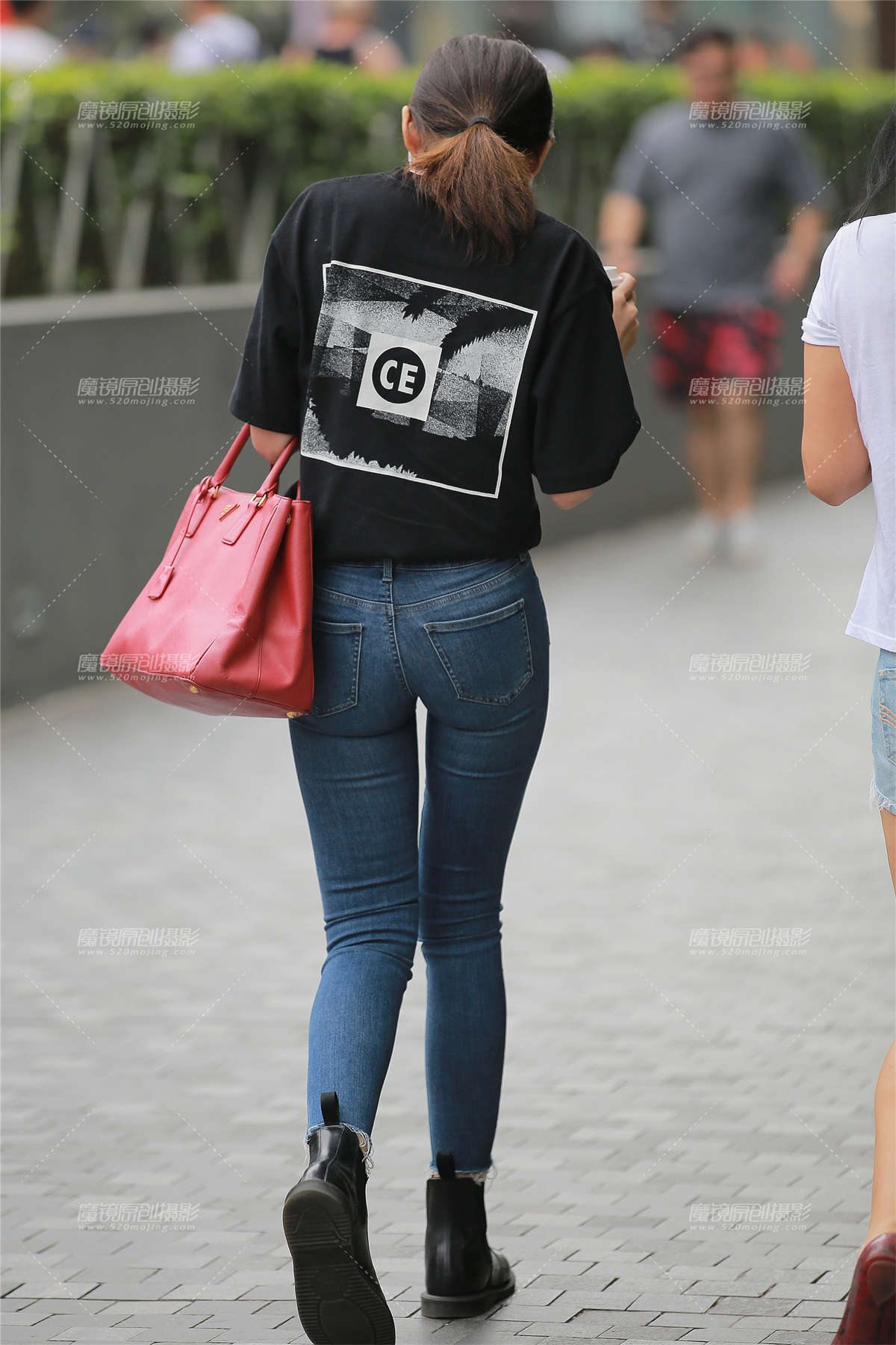 图片[2]-牛仔裤美女-日更街拍