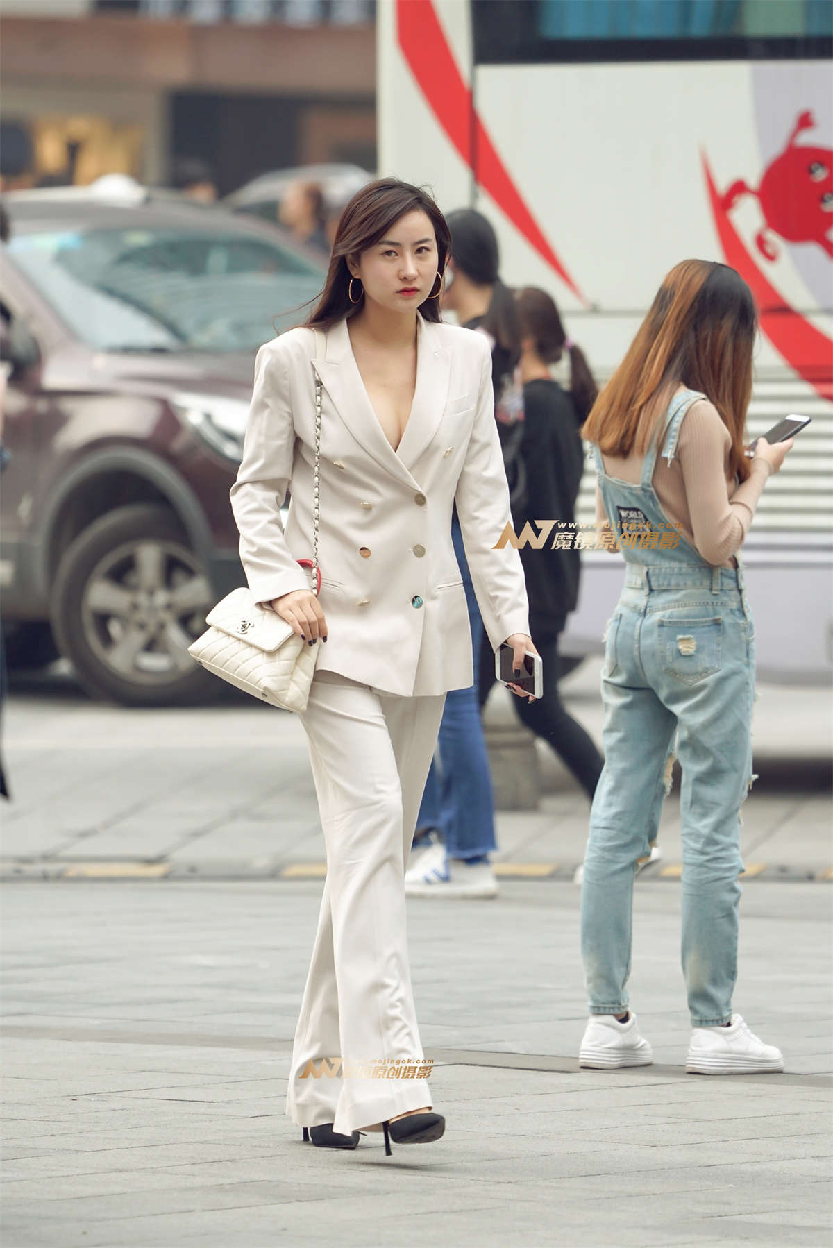 只因在人群里多看了一眼，再也无法忘记你的容颜-日更街拍