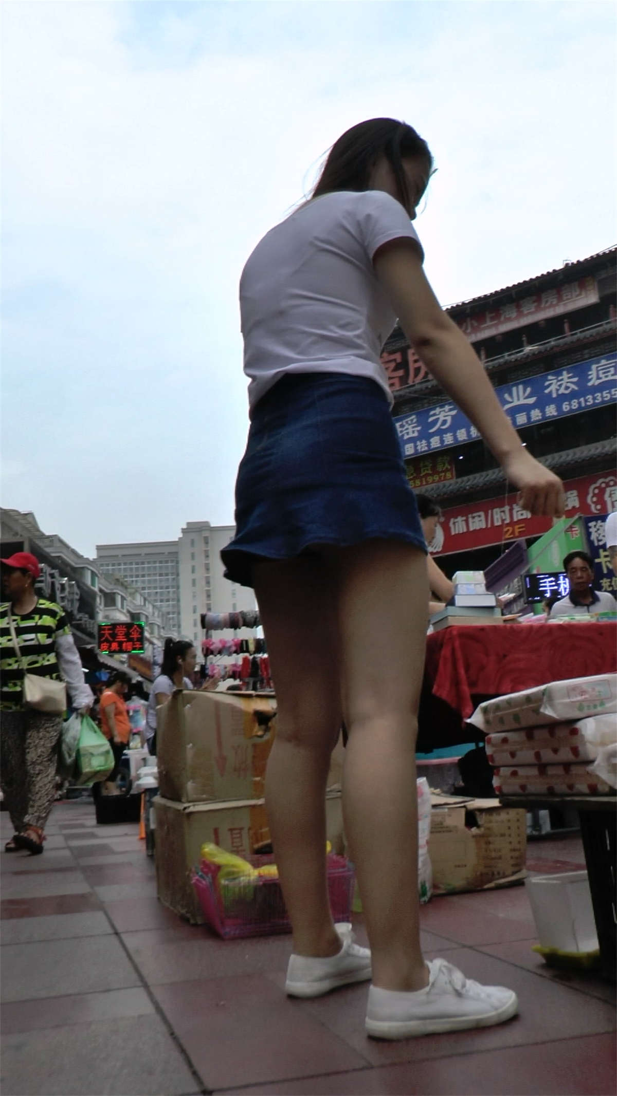 短裙短裤傻傻分不清-日更街拍