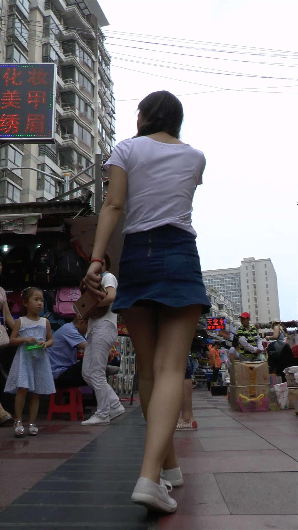 图片[2]-短裙短裤傻傻分不清-日更街拍