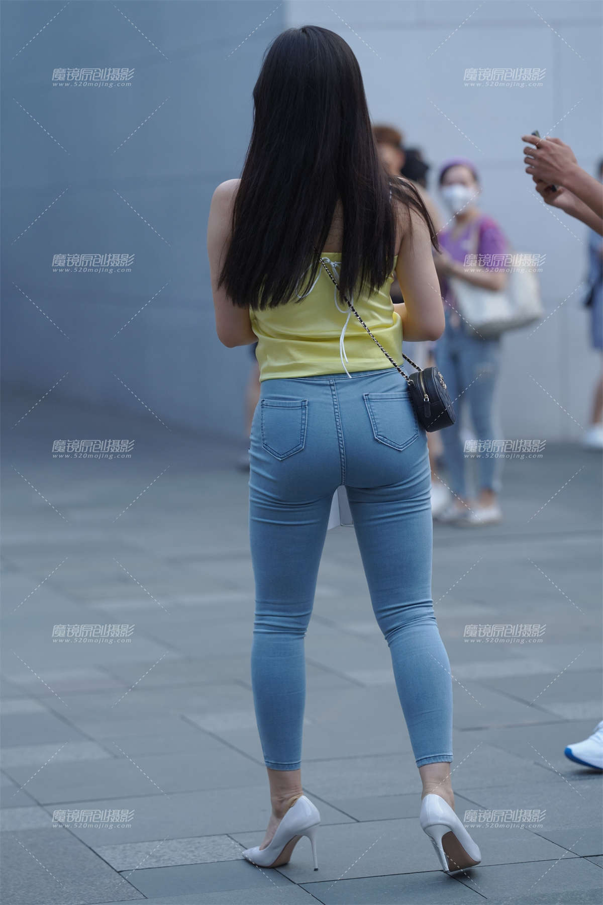 图片[2]-翘臀牛仔裤-日更街拍