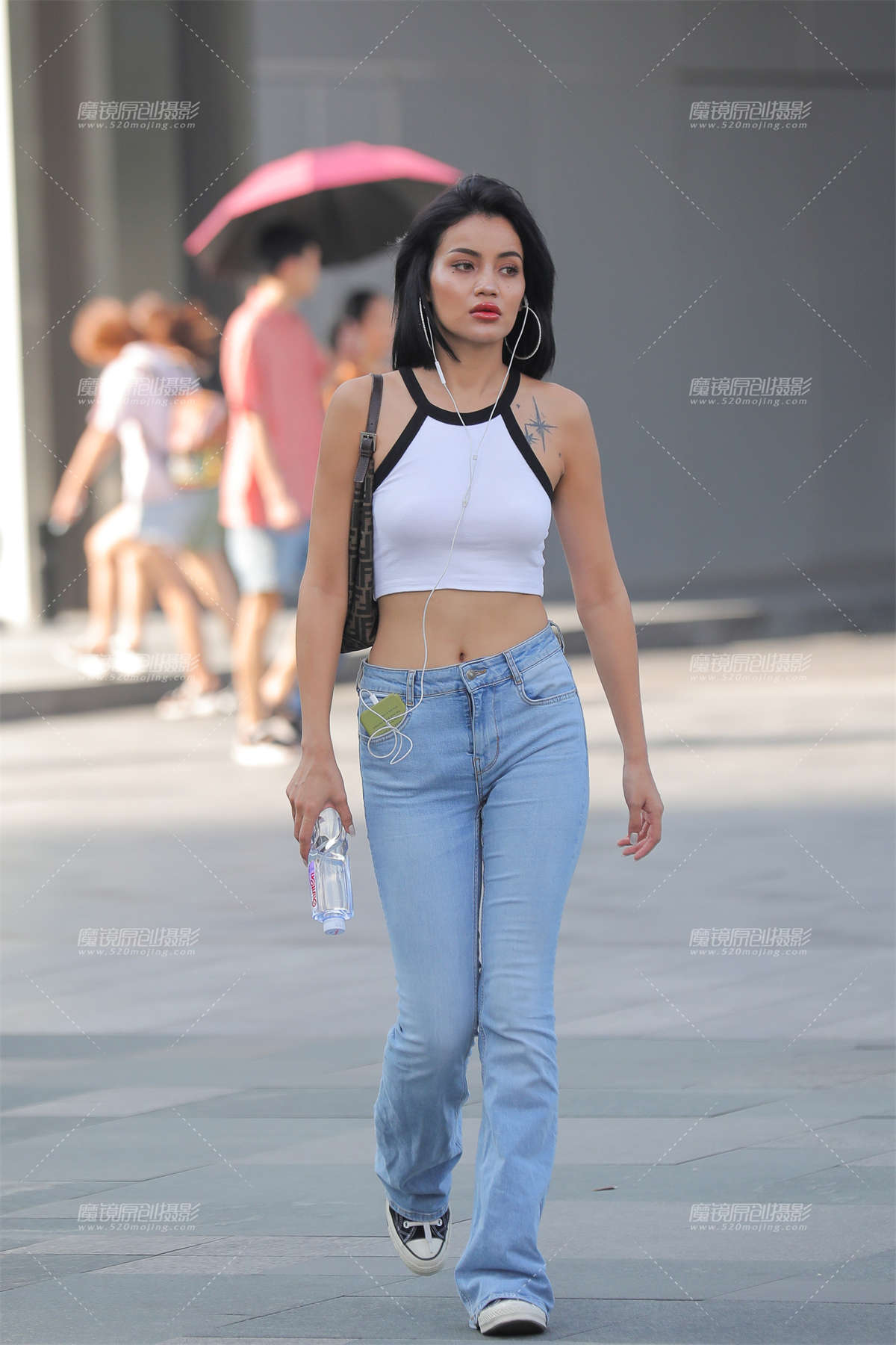 【凯恩赛贴】紧牛美眉-日更街拍