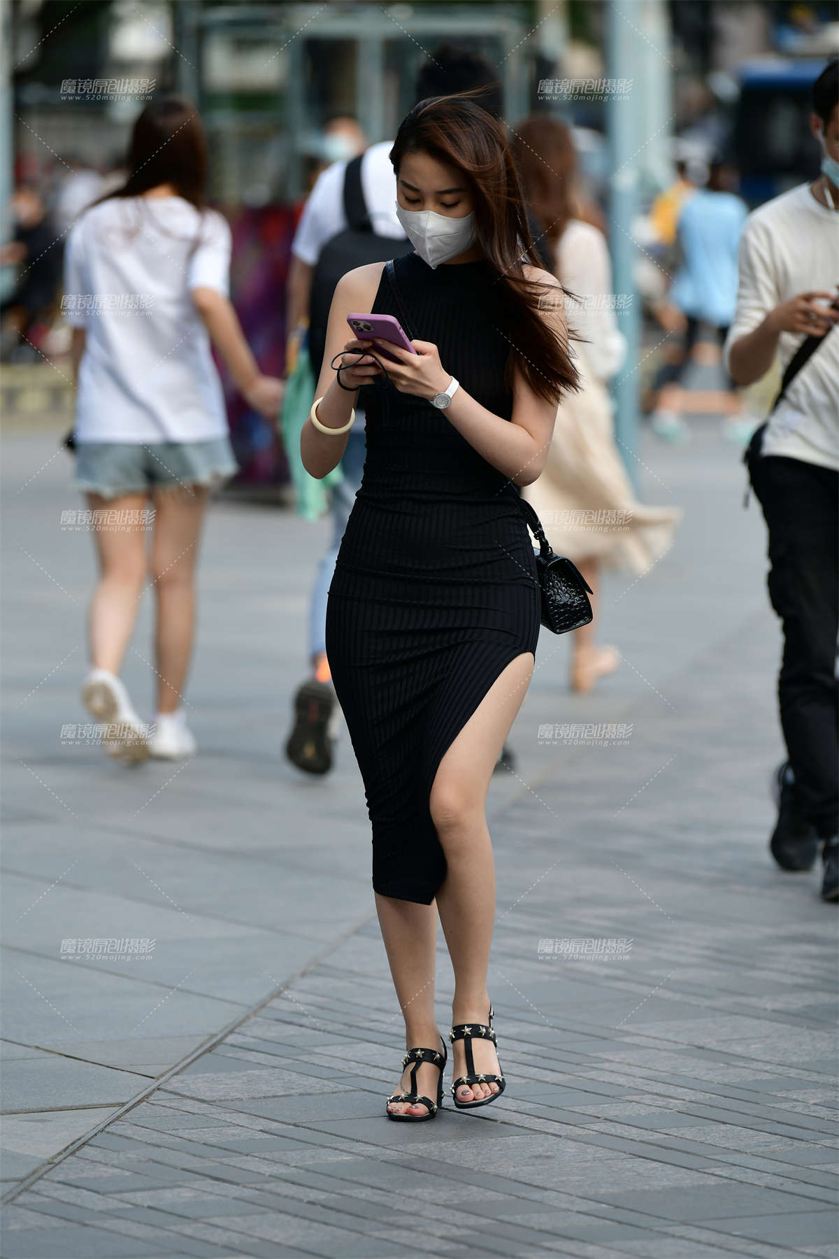 ★开叉裹臀裙美女-日更街拍