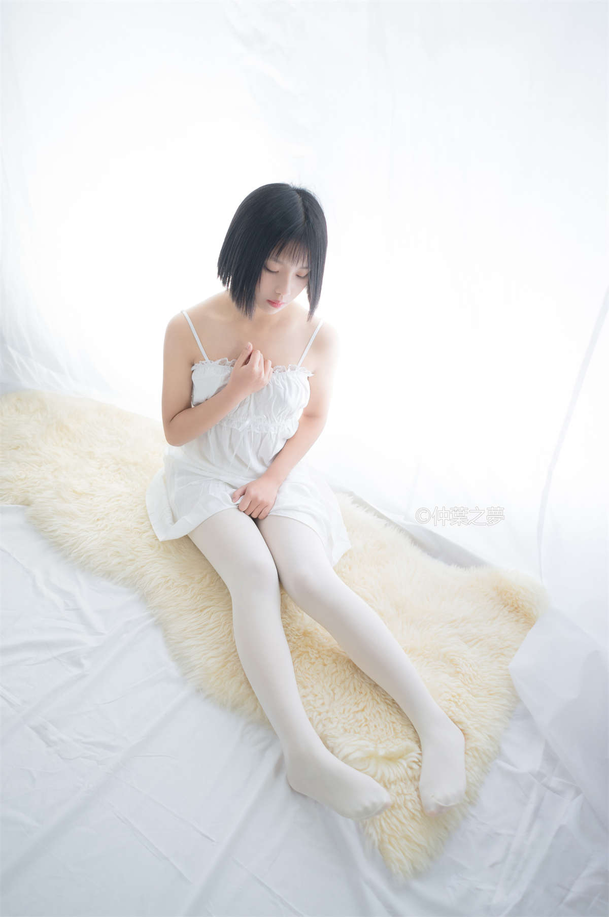 图片[2]-轻兰映画 Grand.001 清纯白吊带裙-日更街拍