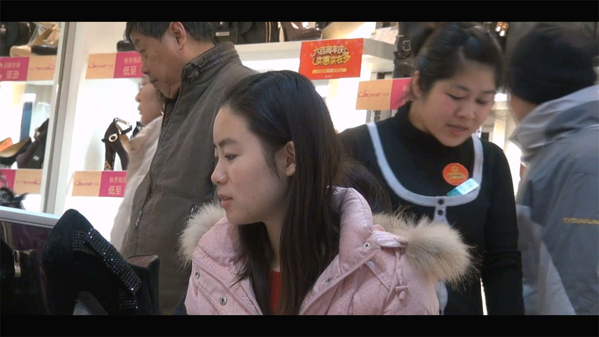 从冬靴中脱出的玉足大都雪白-日更街拍