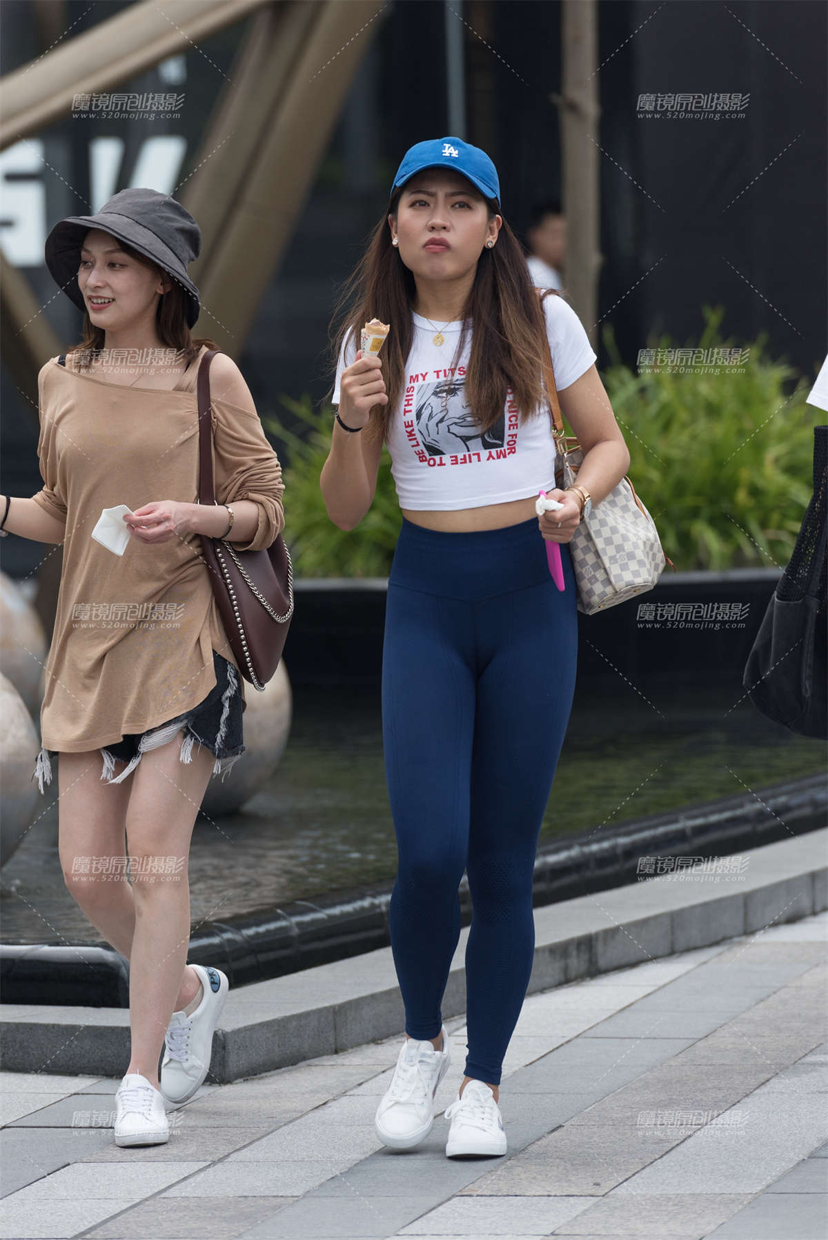 夏天到了 是吃冰淇淋的季节了-日更街拍