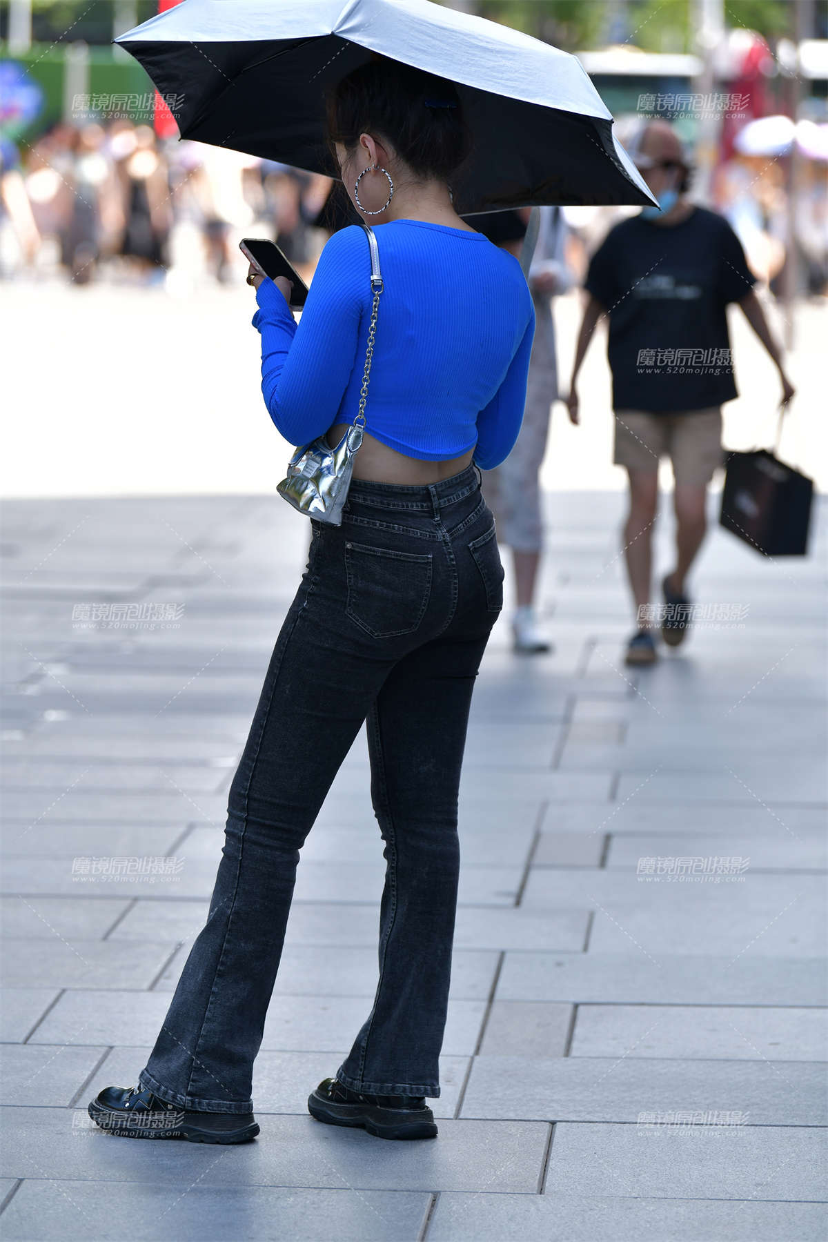 ★微微丰腴牛仔裤美女-日更街拍