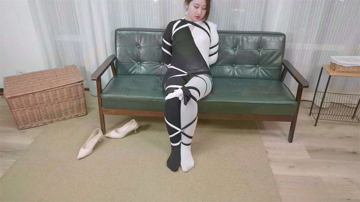 Ligui丽柜视频 2021.04.26 私人订制-黑与白 静瑶-日更街拍