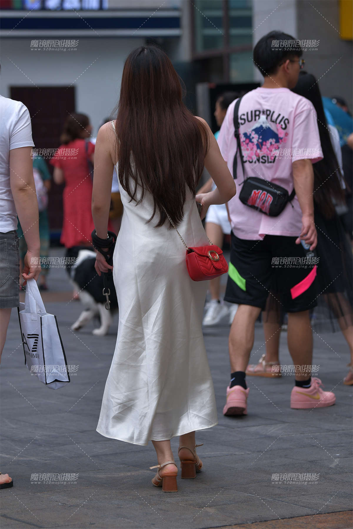 图片[2]-【视觉冲击赛贴】吊带裙，性感__-日更街拍