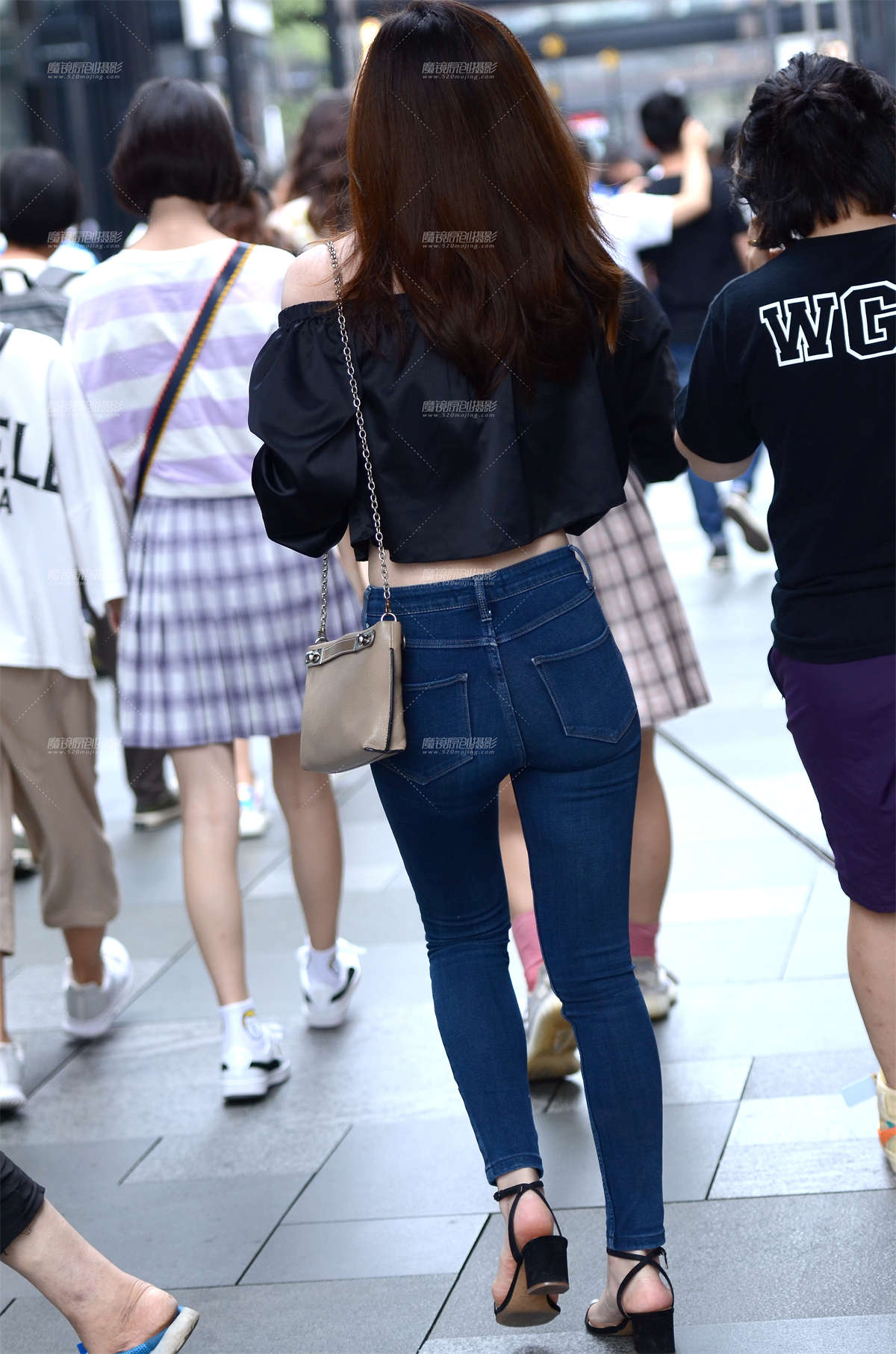 图片[2]-【神摄手赛帖】黑色抹胸，蓝色紧牛-日更街拍