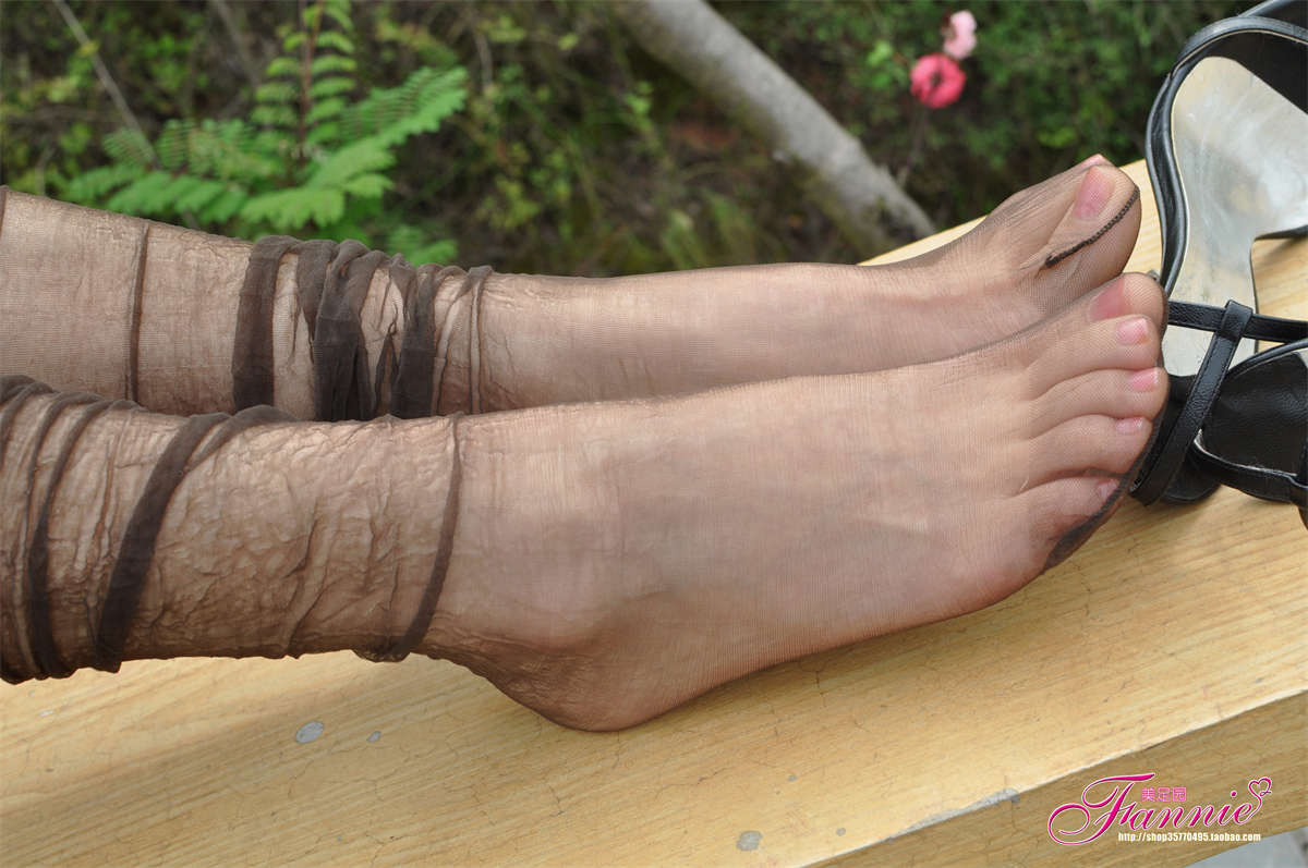 Fannie芬妮美足园NO.152 丝丝入画-日更街拍