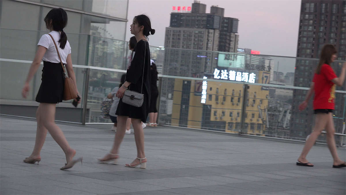 图片[2]-美足凉高跟靓妹-日更街拍