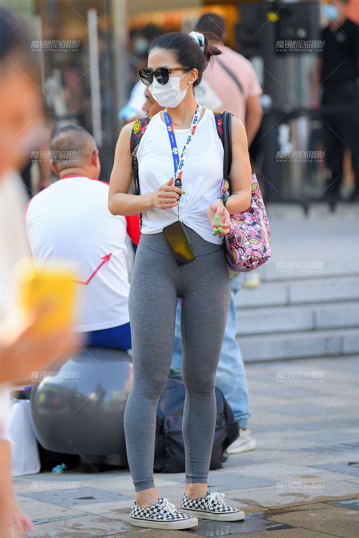 【赛德克赛帖】灰色紧身裤辣妈-日更街拍