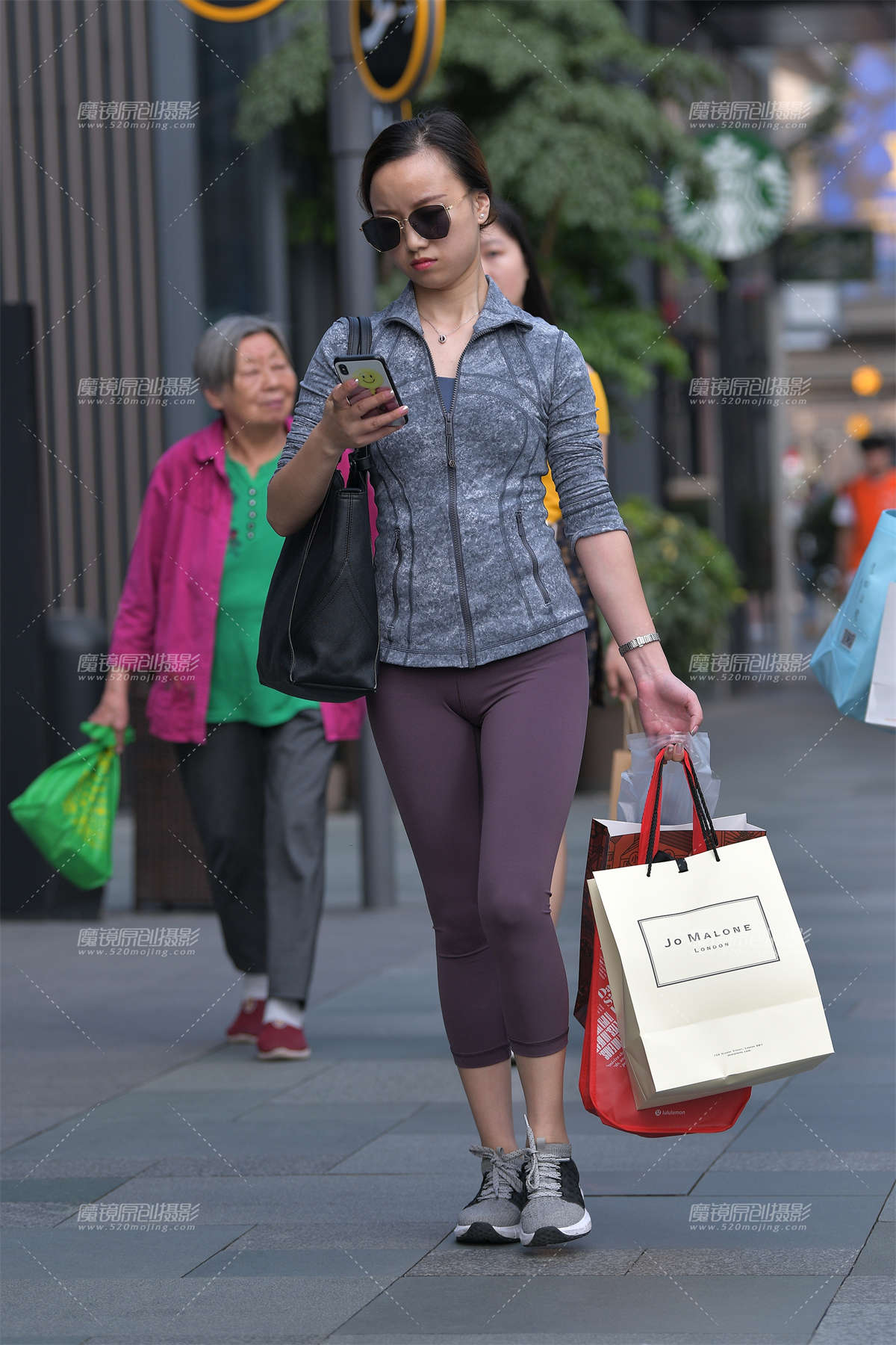 【视觉冲击赛贴】淡紫色瑜伽裤小姐姐-日更街拍