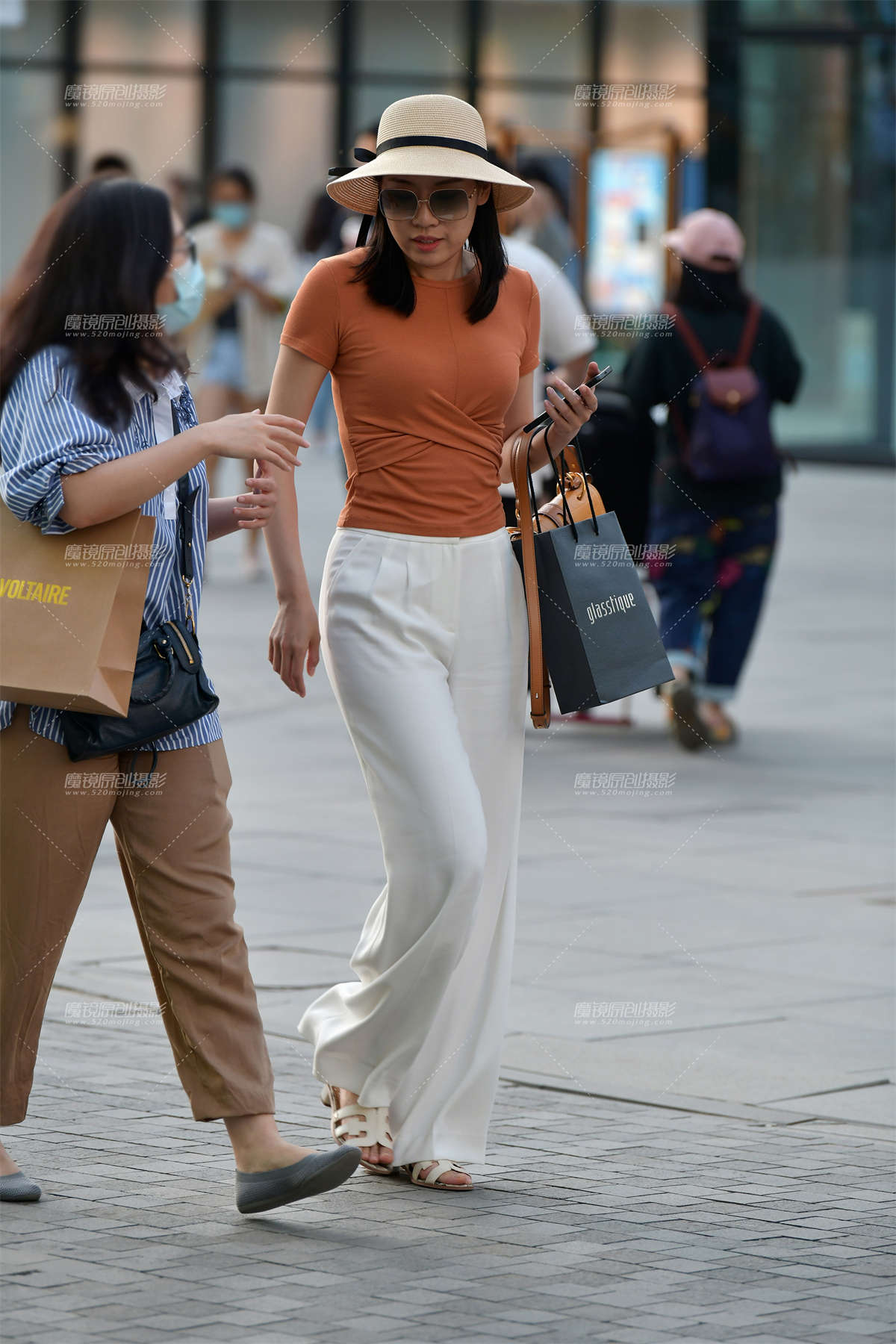 图片[2]-★款款而行白裤美女-日更街拍