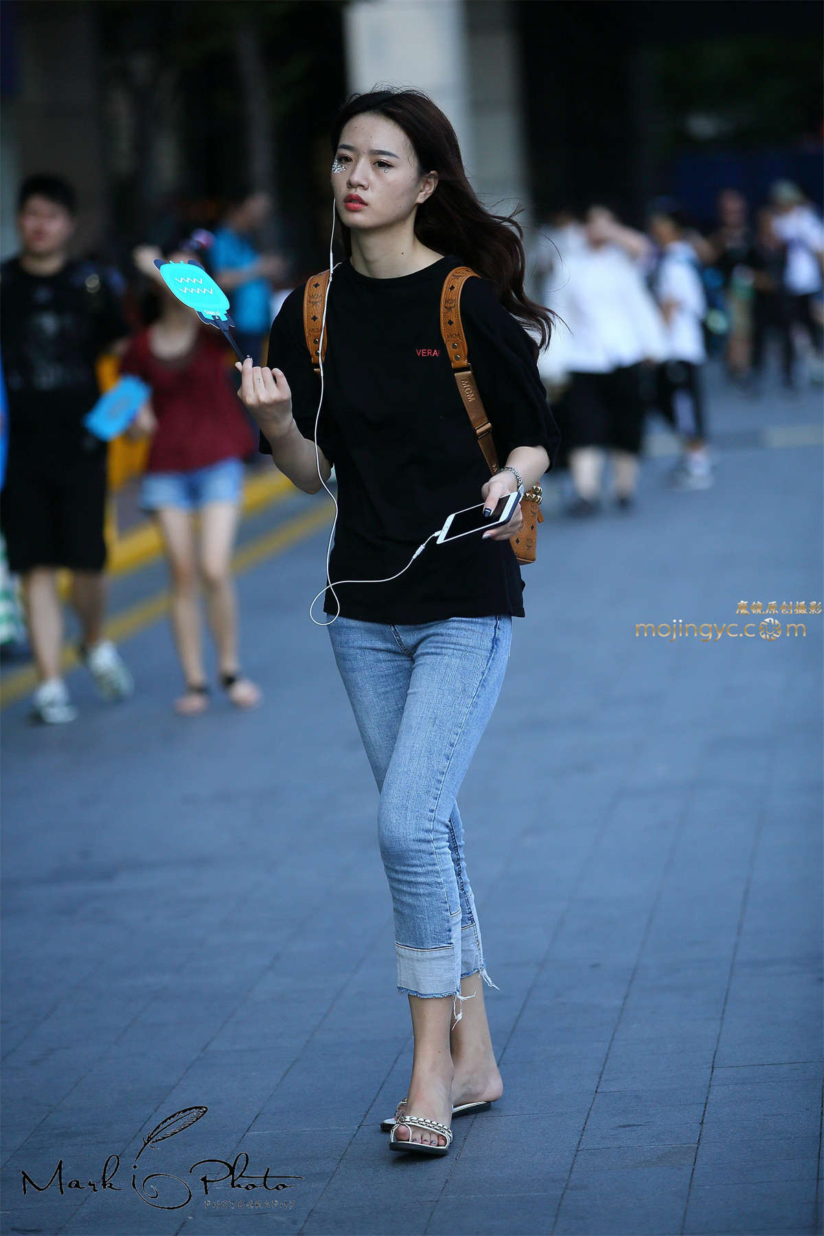 图片[2]-黑衣紧身牛仔-日更街拍