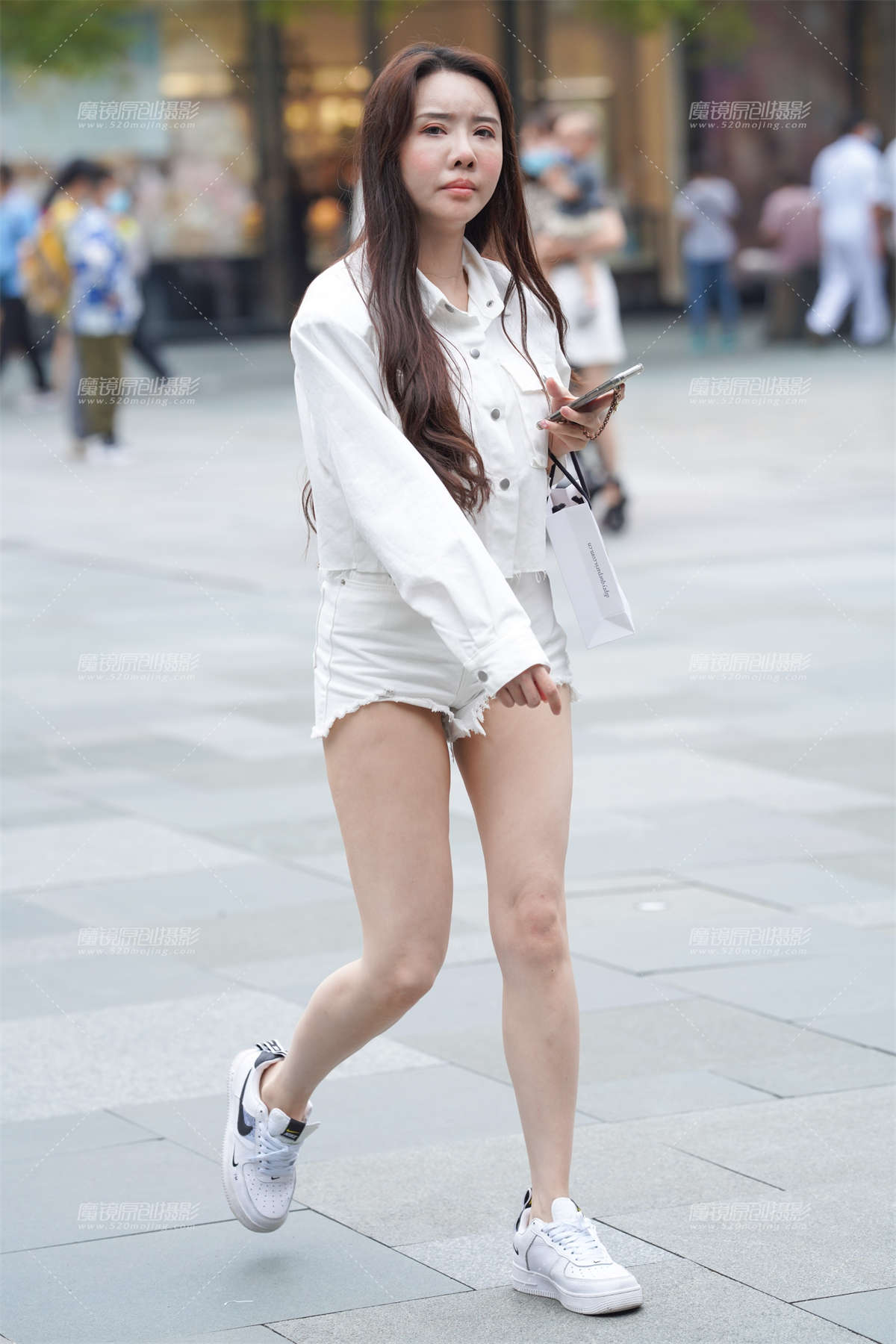 白皙热裤-日更街拍