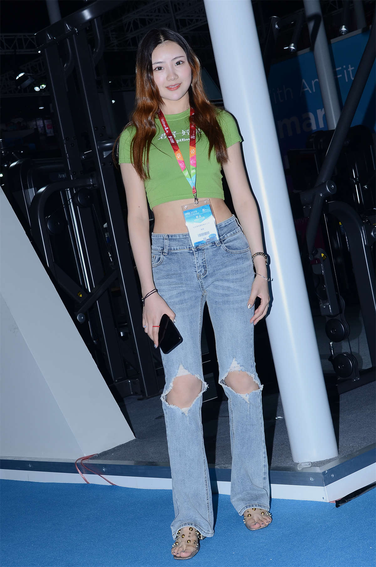 【神摄手赛帖】紧身牛仔裤-日更街拍