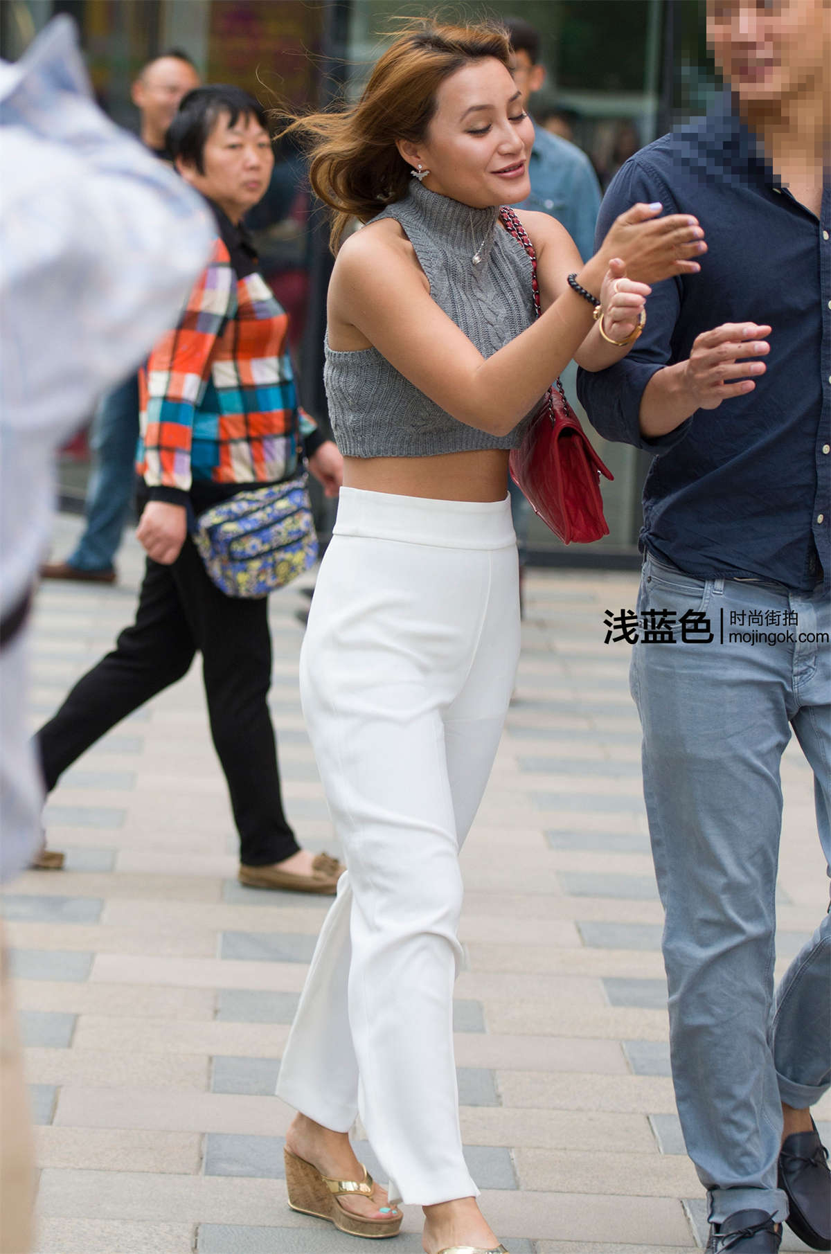 无袖漏脐针织衫 白裤（20p）-日更街拍