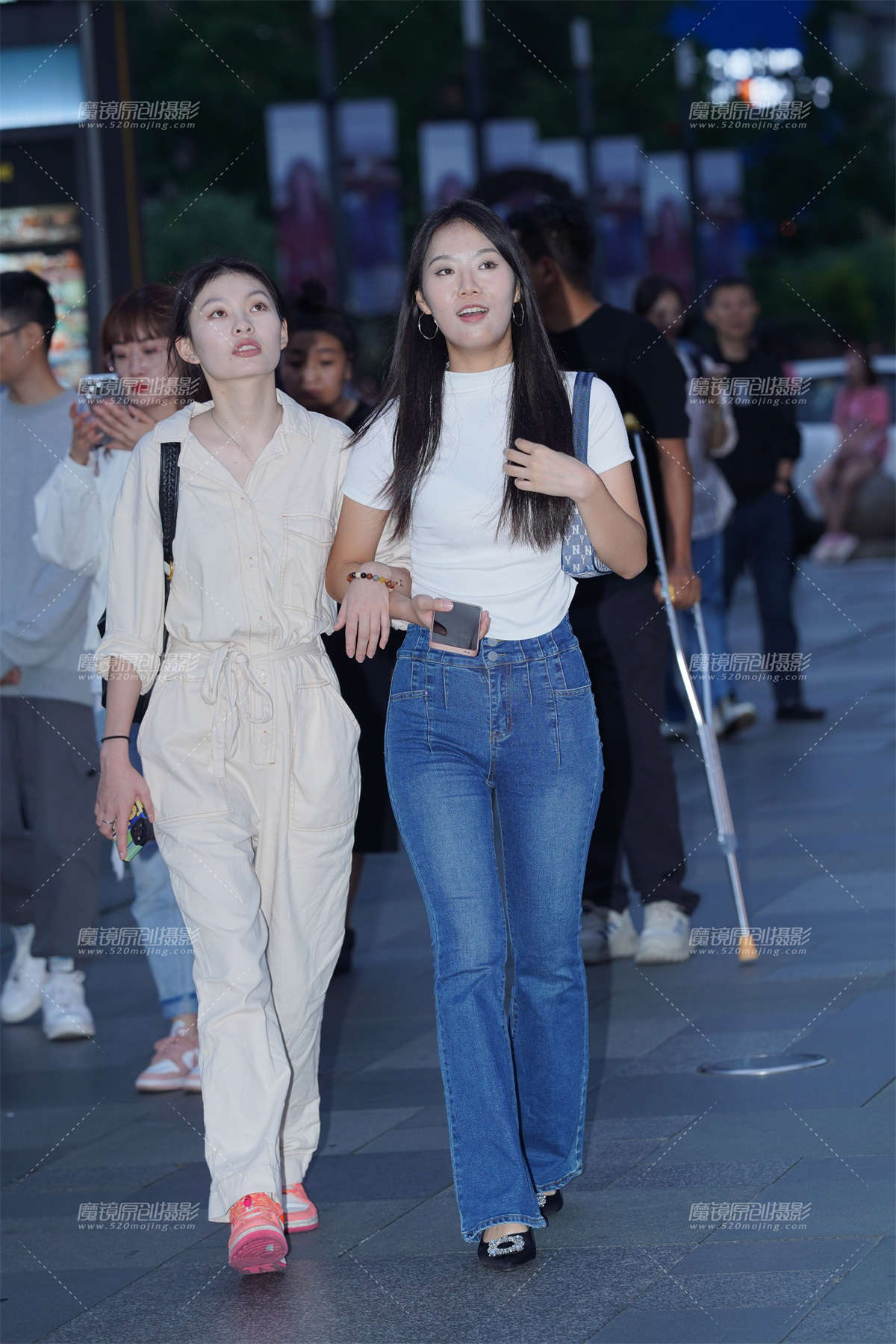 靓丽紧牛-日更街拍