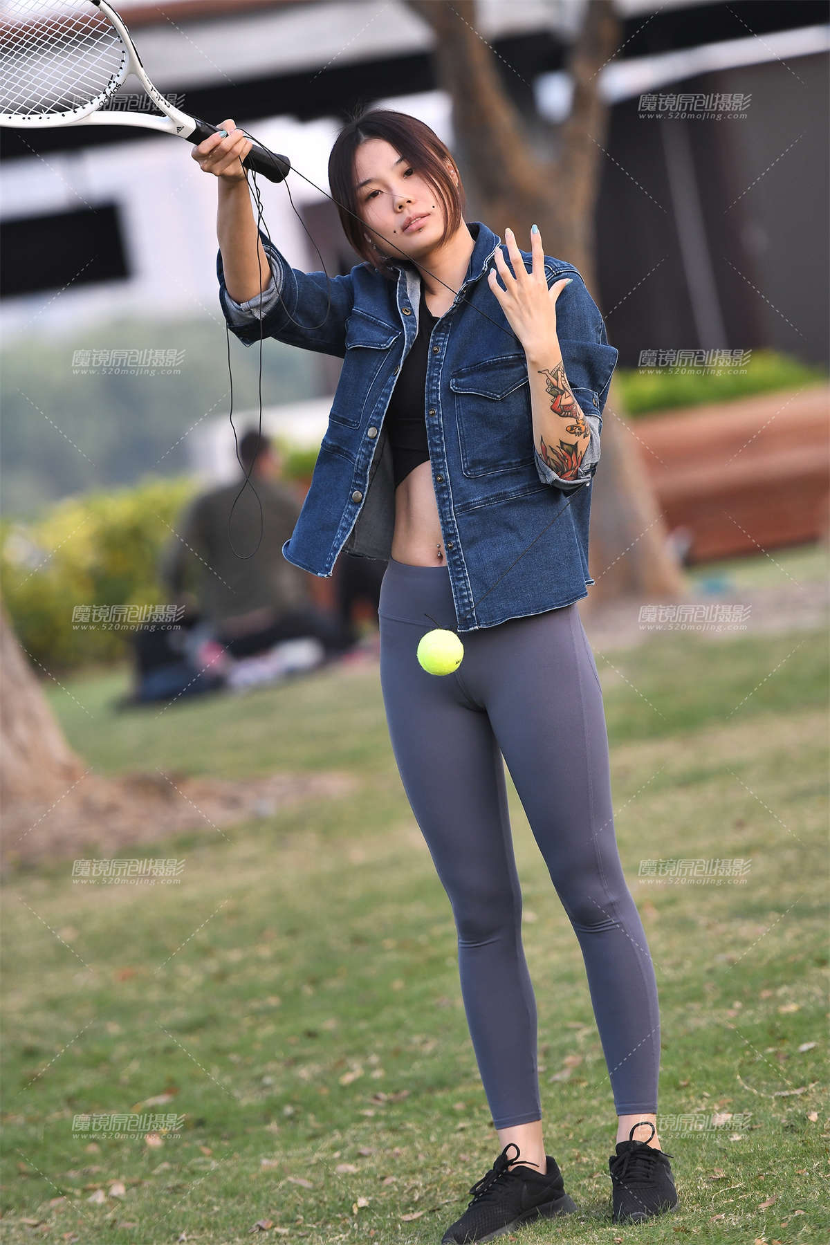 【咔喳赛贴】唇边有三颗珠的网球高手-日更街拍