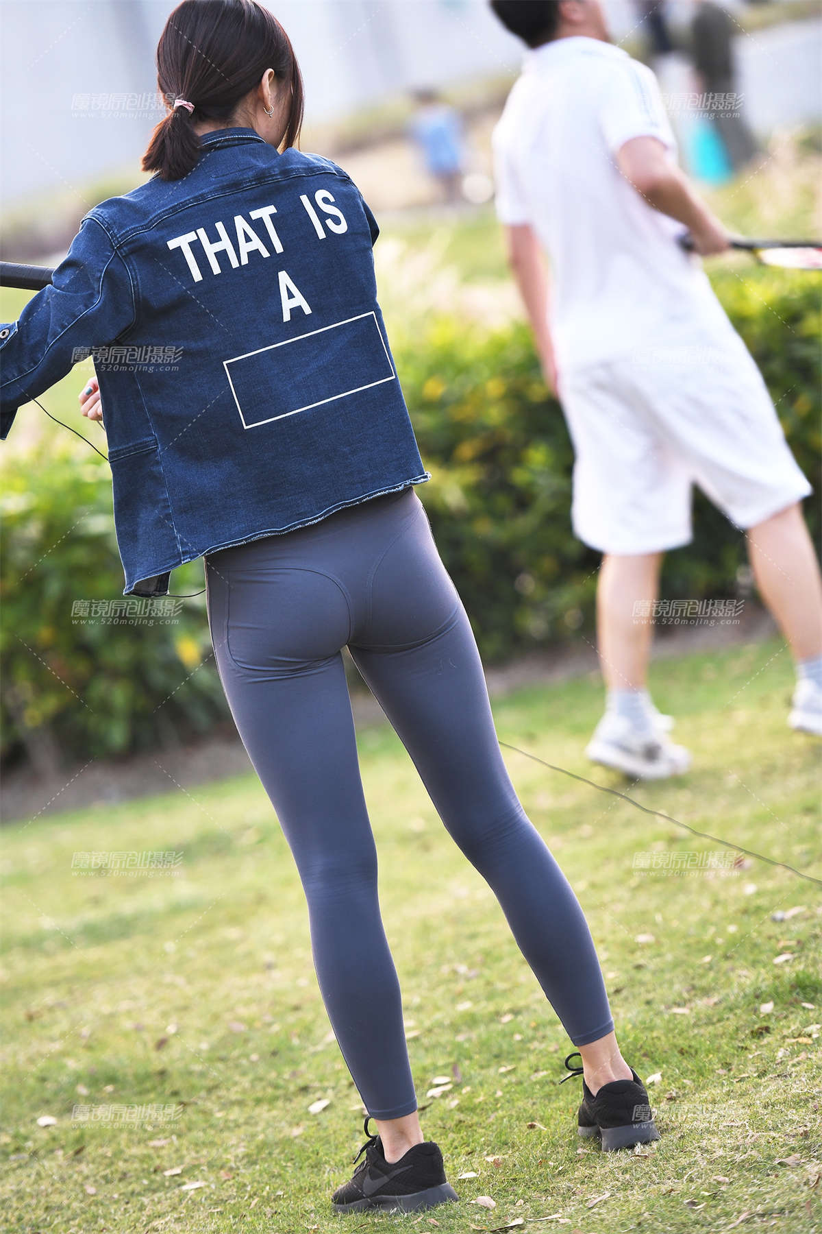 图片[2]-【咔喳赛贴】唇边有三颗珠的网球高手-日更街拍