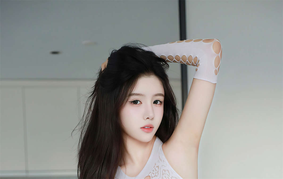 图片[2]-Xiuren秀人网 2024.10.08 NO.9243 唐翩翩-日更街拍