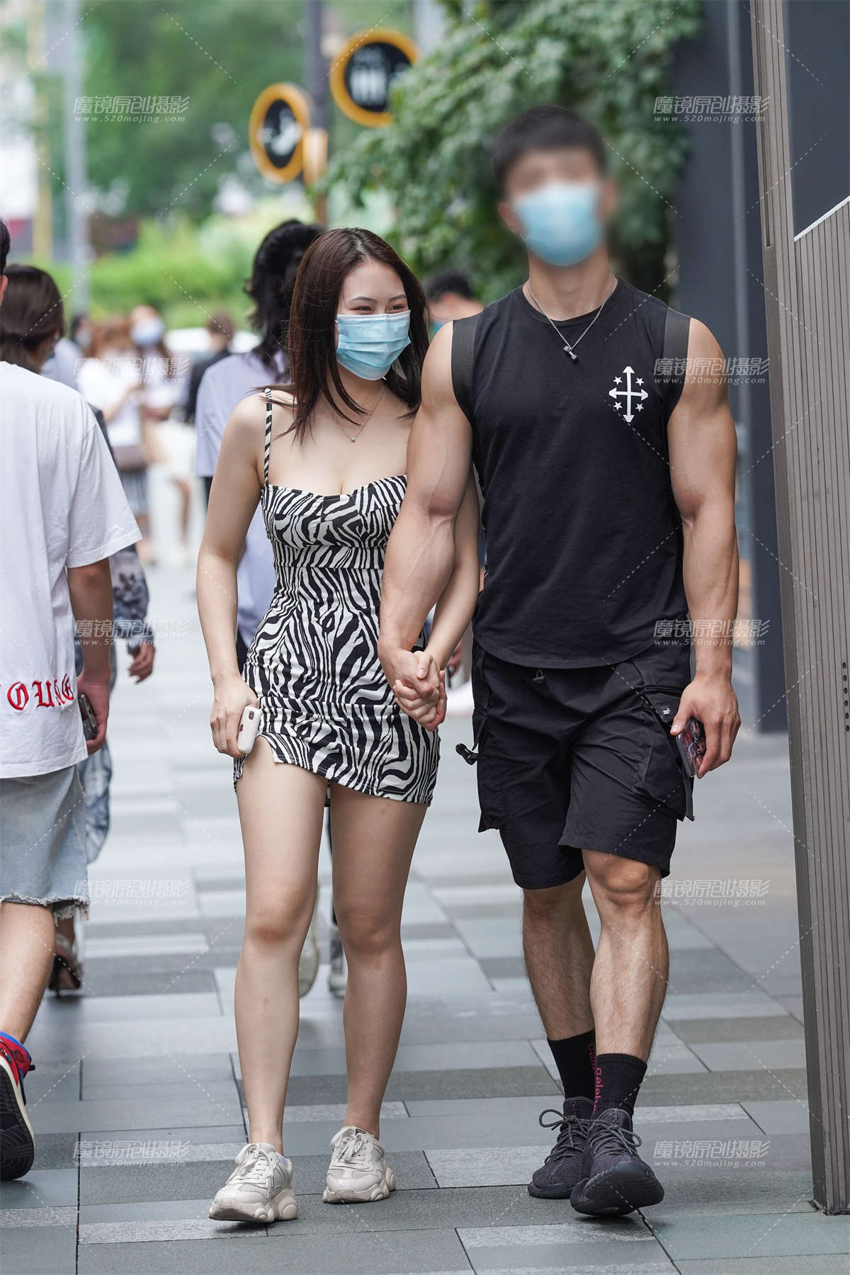 低胸吊带-日更街拍